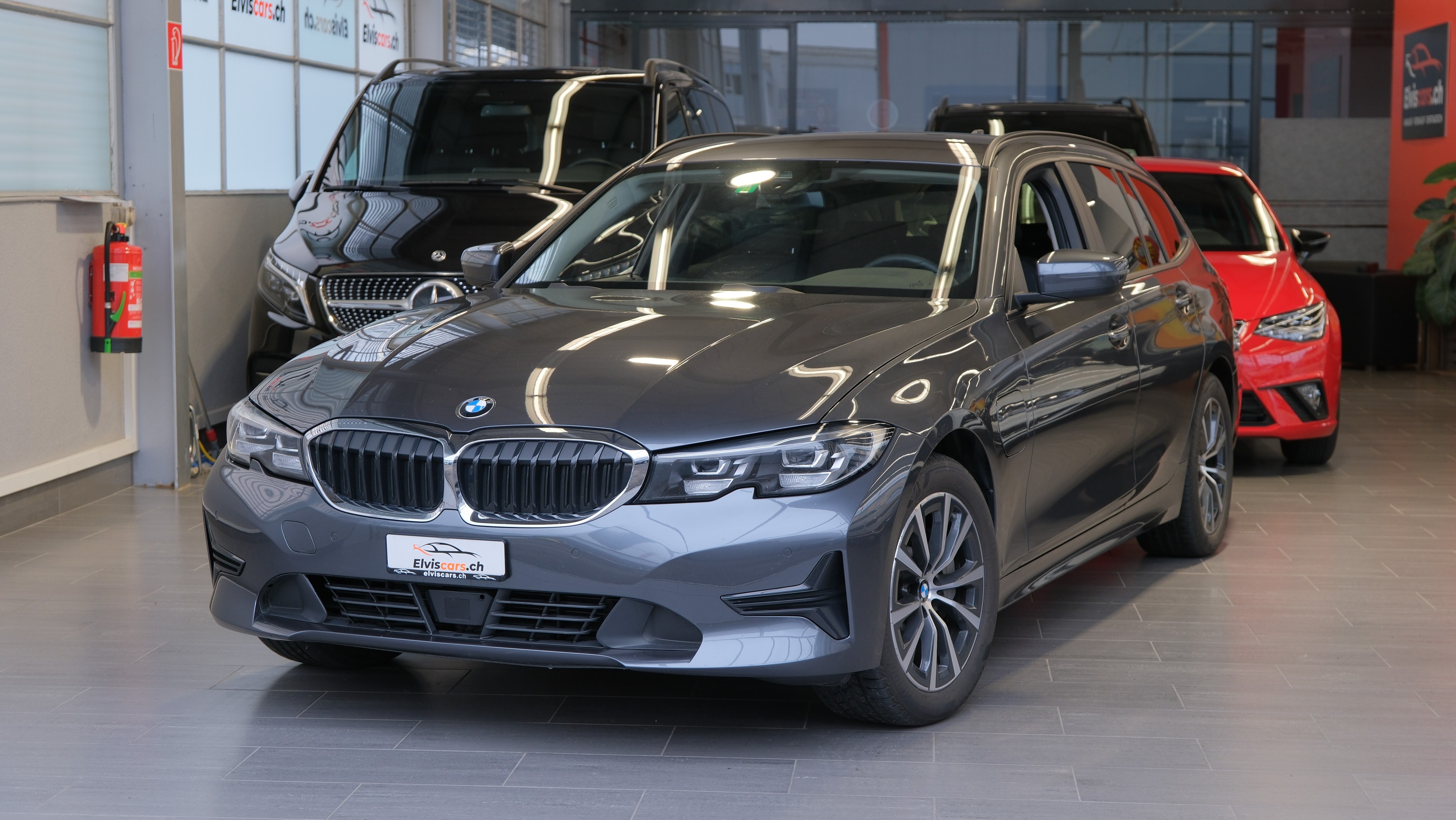 BMW 330e x DriveTouring Steptronic