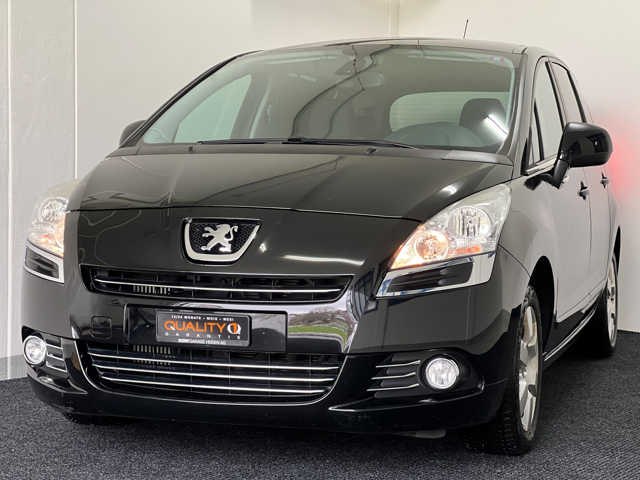 PEUGEOT 5008 1.6 16V T Sport