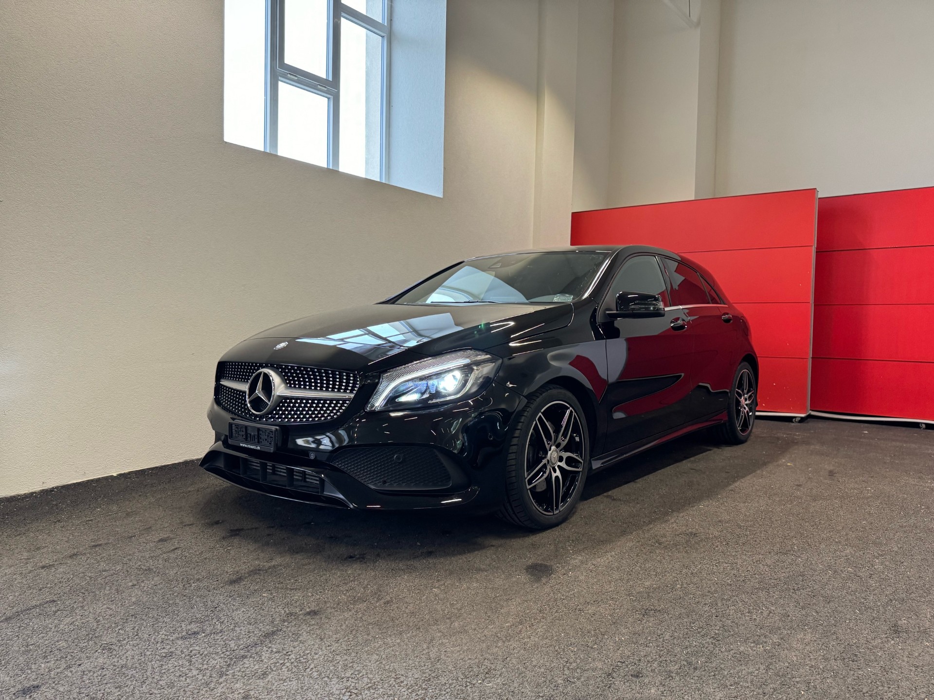 MERCEDES-BENZ A 220 AMG Line 4Matic