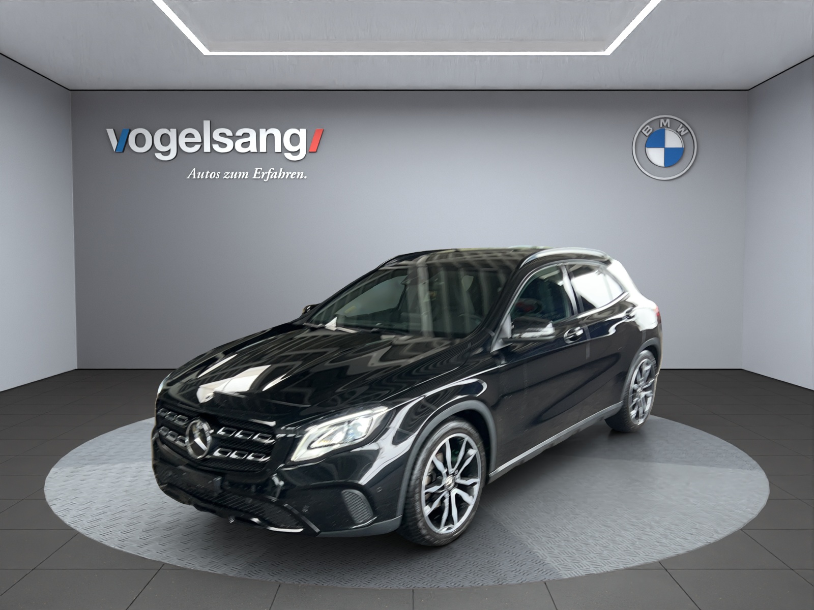 MERCEDES-BENZ GLA 200 Night Star 7G-DCT