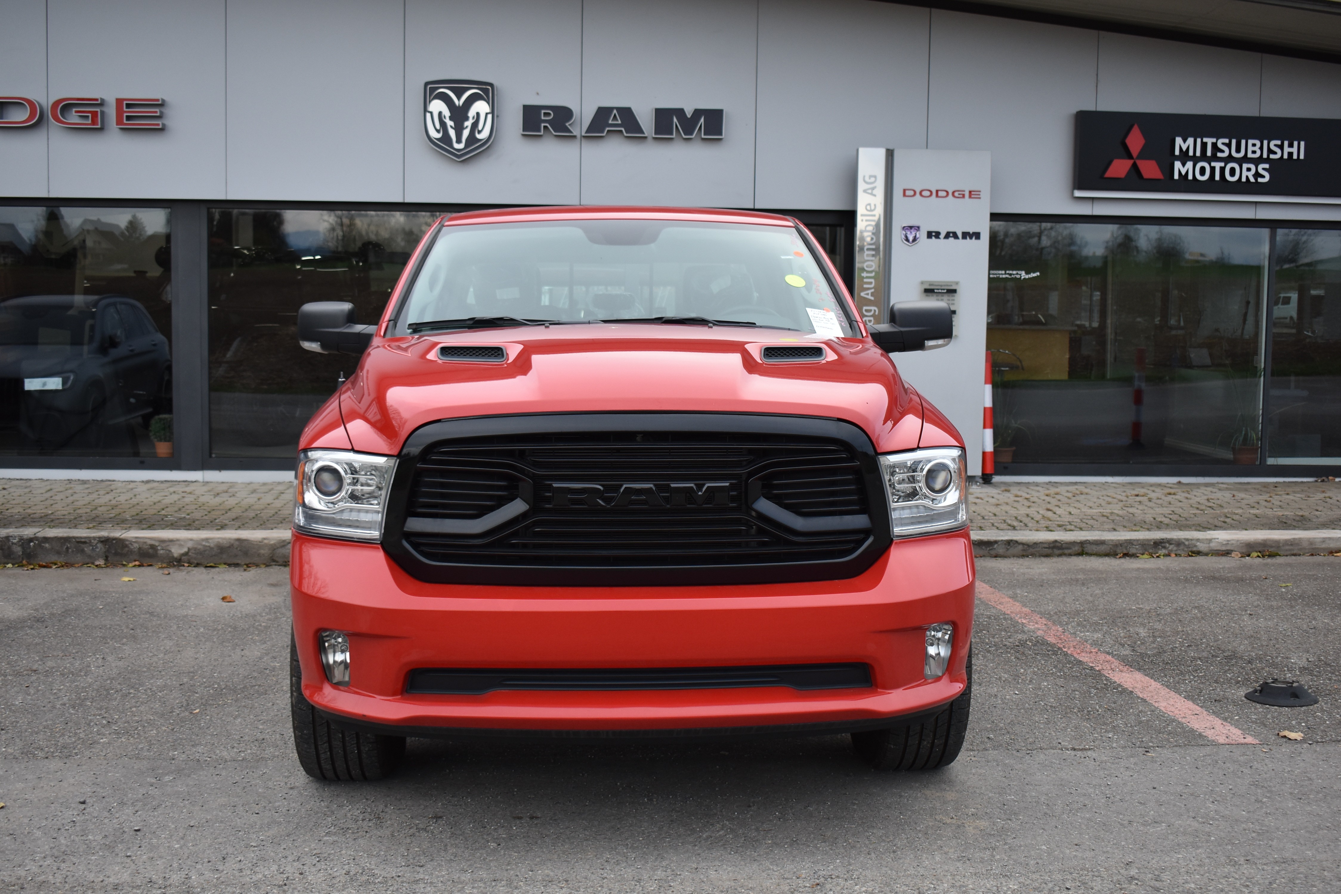 DODGE Ram 1500 Laramie Night Edition