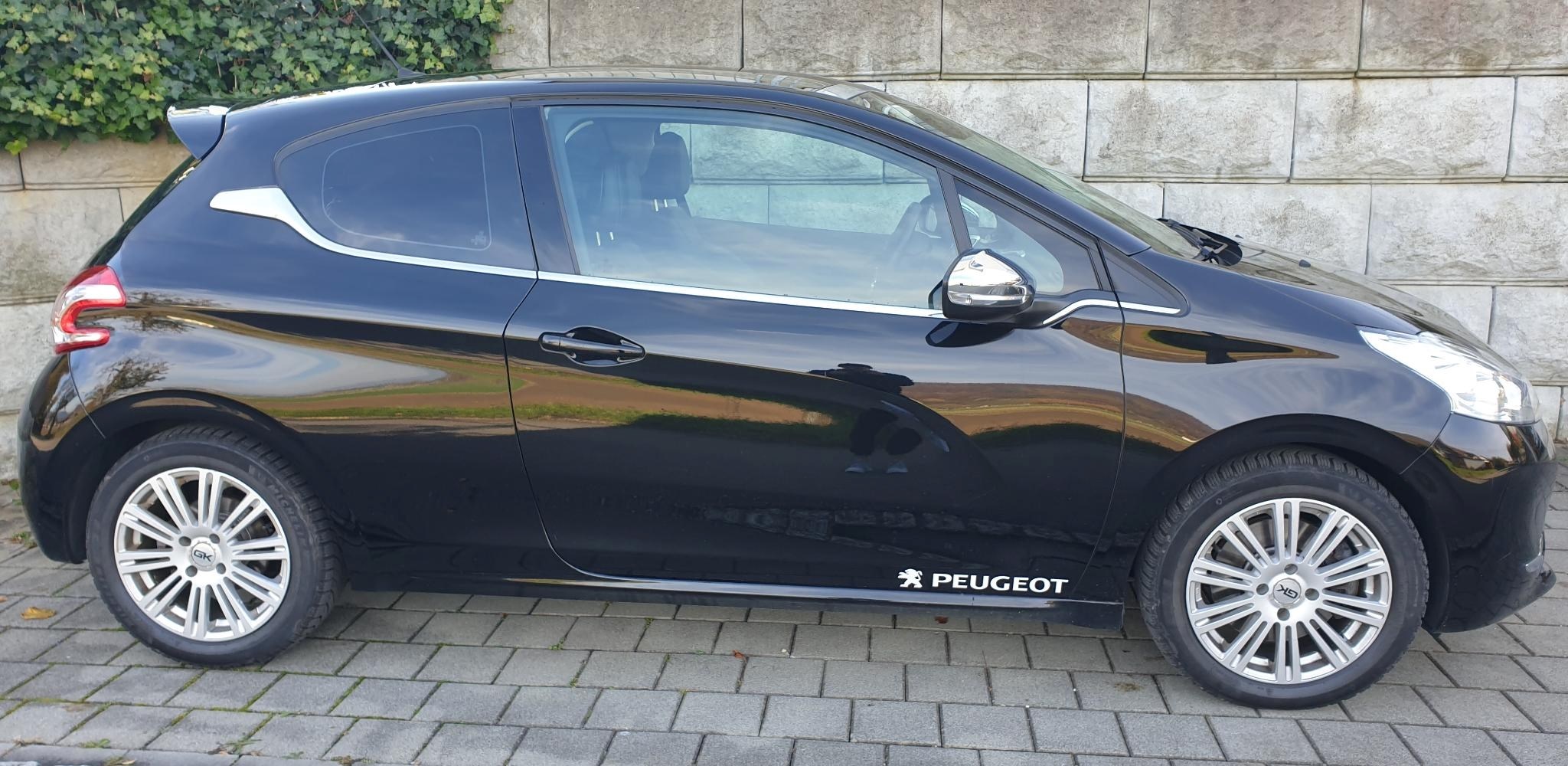 PEUGEOT 208 1.6 Turbo Allure