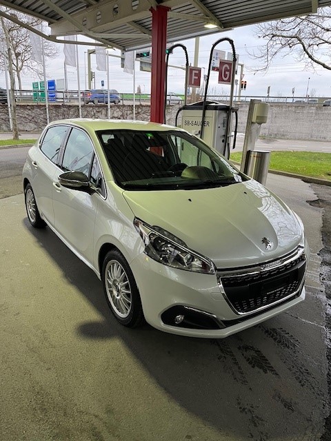 PEUGEOT 208 1.2 PureTech Allure EAT6