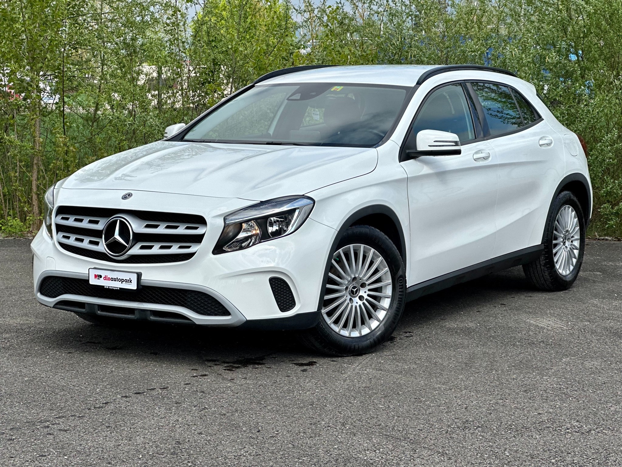 MERCEDES-BENZ GLA 220d Style 7G-DCT