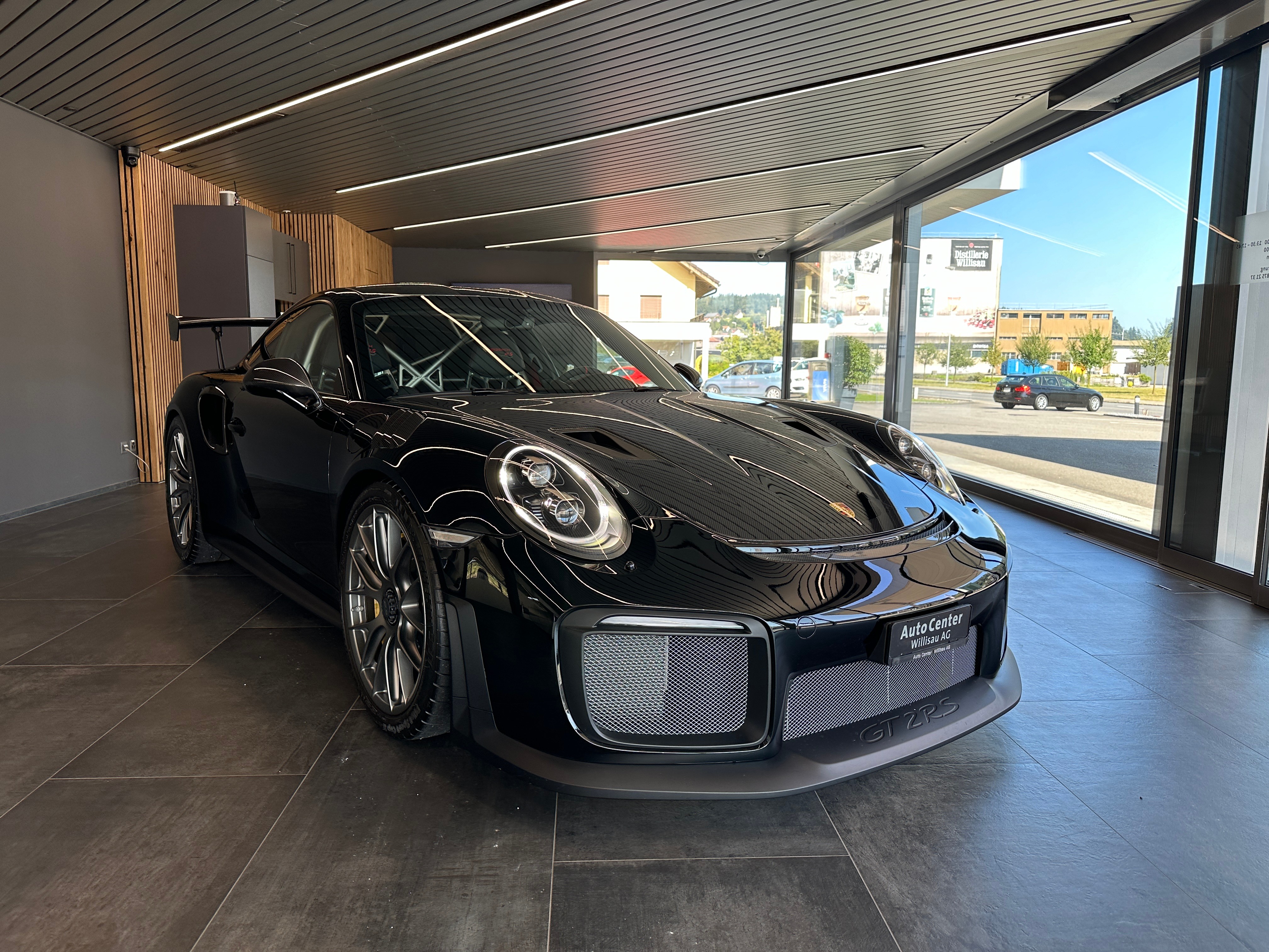 PORSCHE 911 GT2 RS Weissach