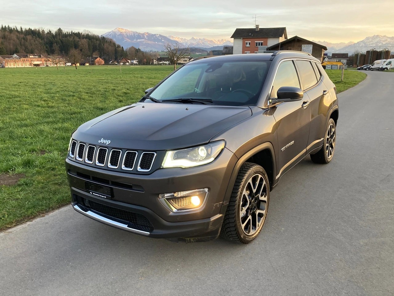 JEEP Compass 1.4 Turbo Limited AWD 9ATX mit Anhängerkupplung