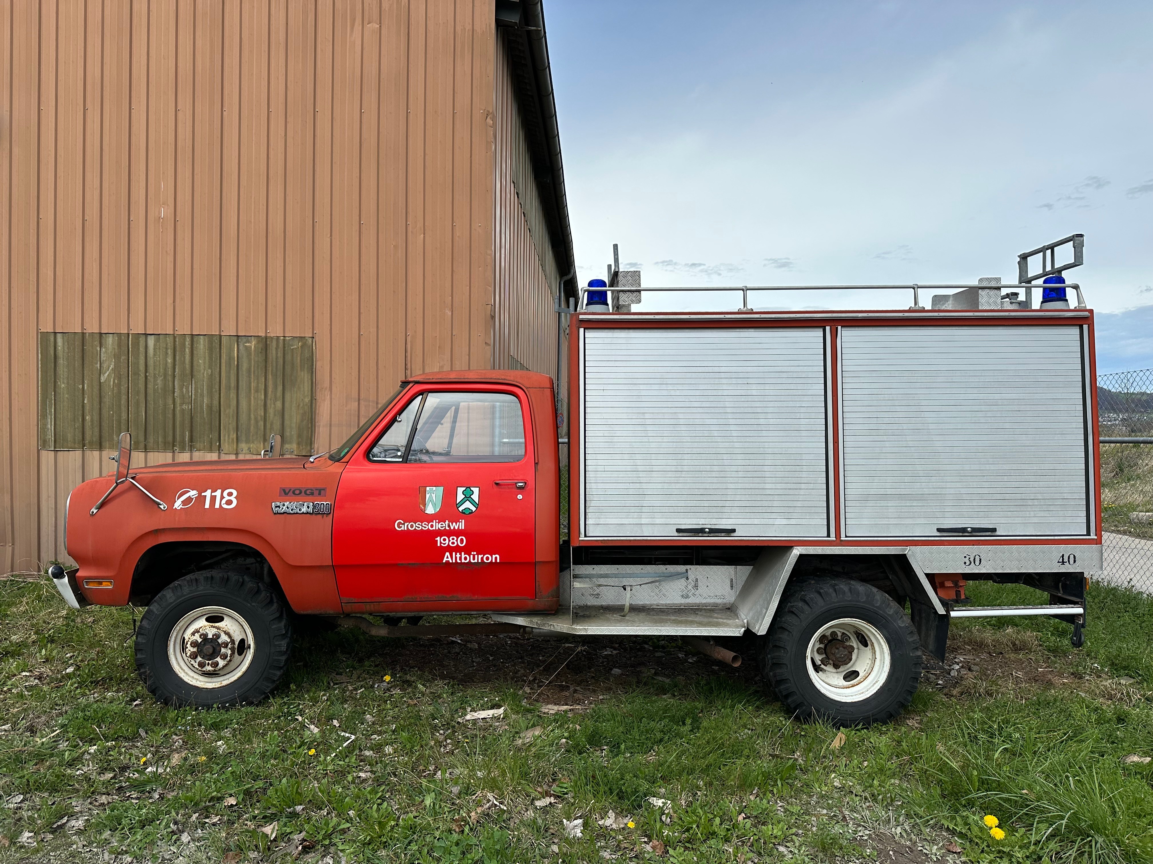 DODGE W 300 FF Tanklöschfahrzeug