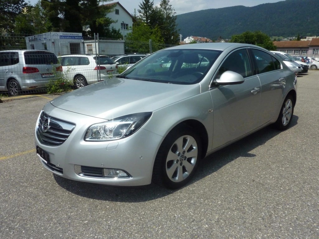 OPEL Insignia 2.0 Turbo Edition 4WD ** Gr.Navi ** Xenon ** Tempomat ** PDC V&H