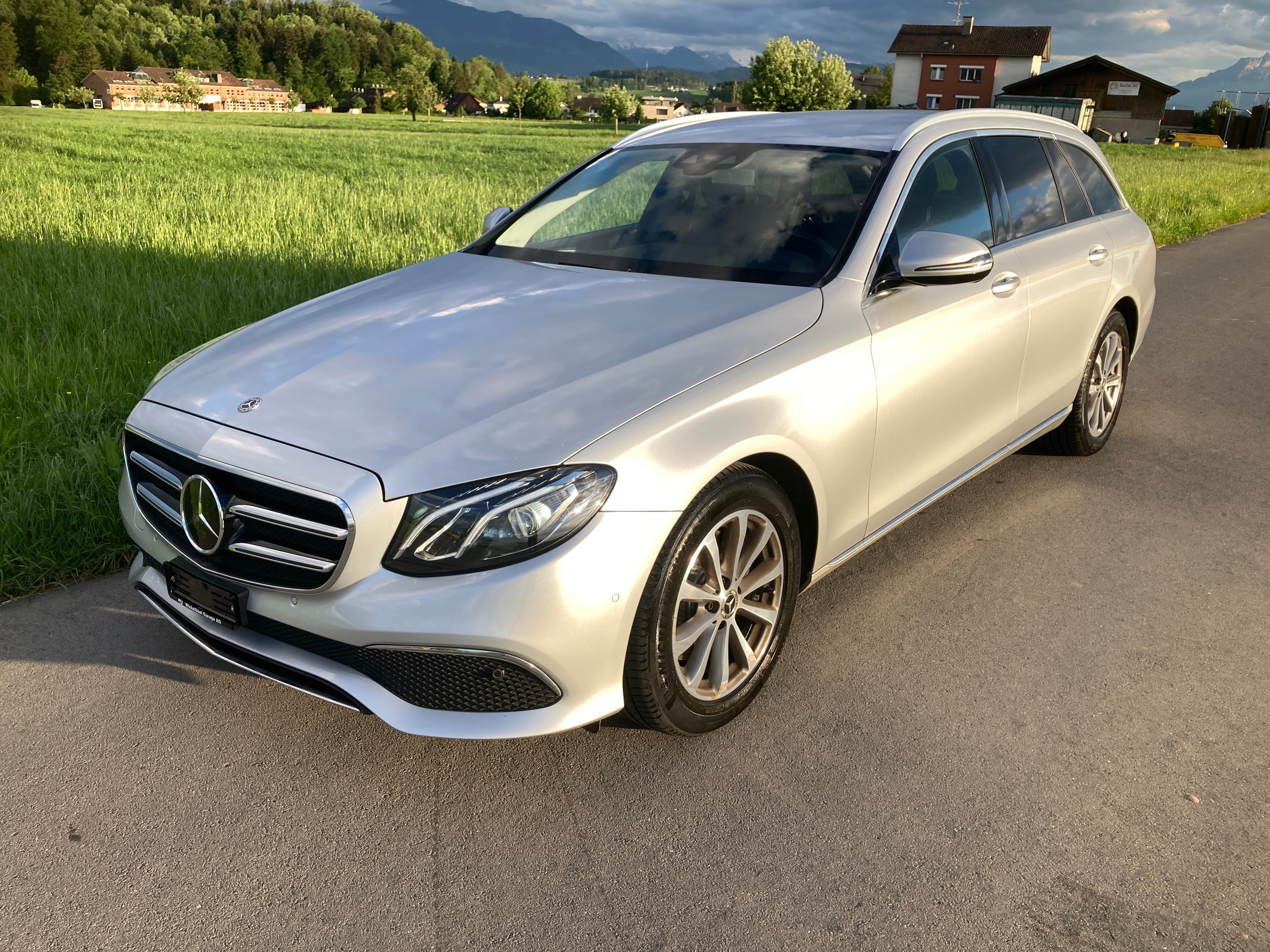 MERCEDES-BENZ E 220 d Swiss Star 4Matic 9G-Tronic