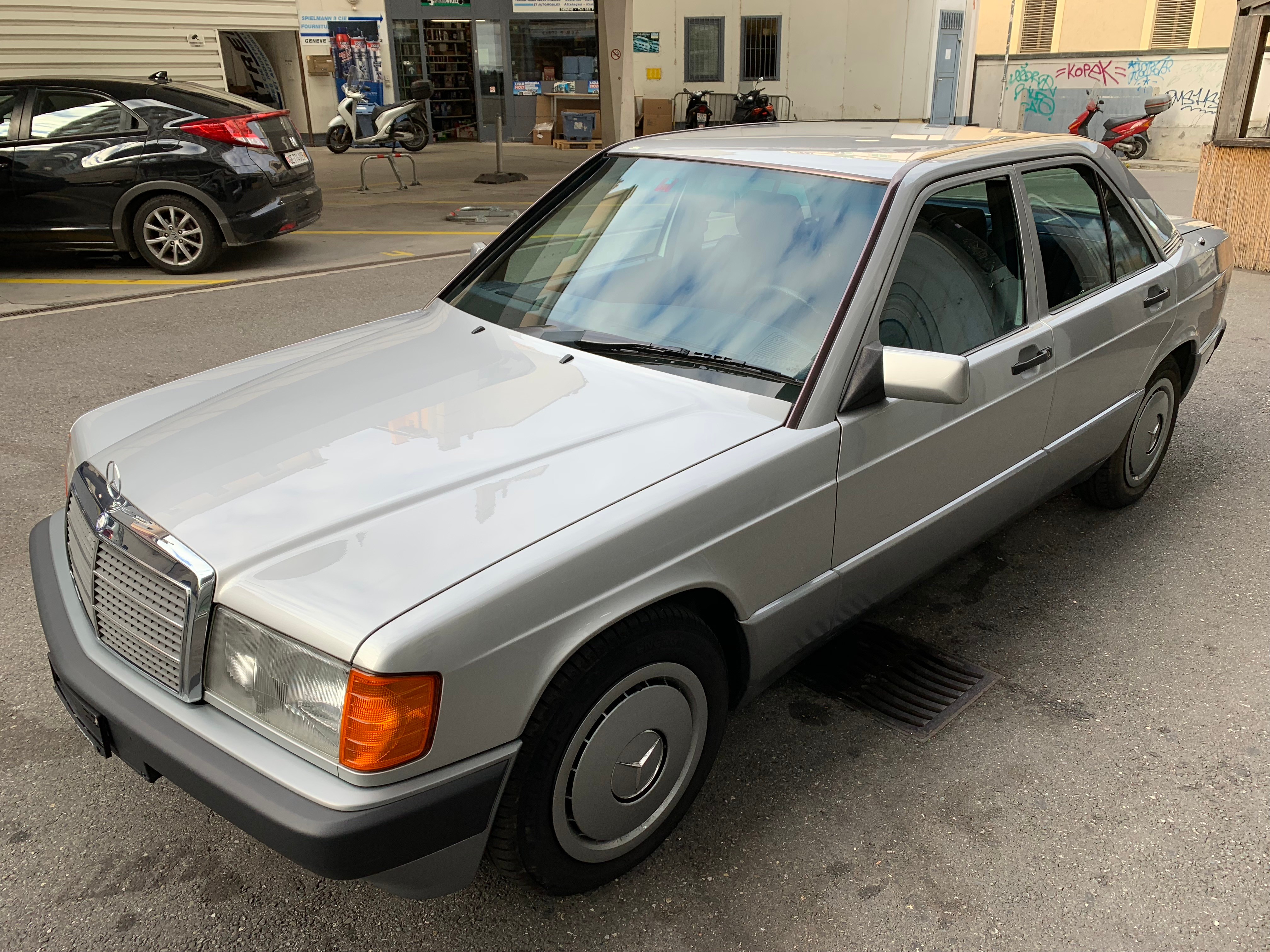 MERCEDES-BENZ 190 E 2.6