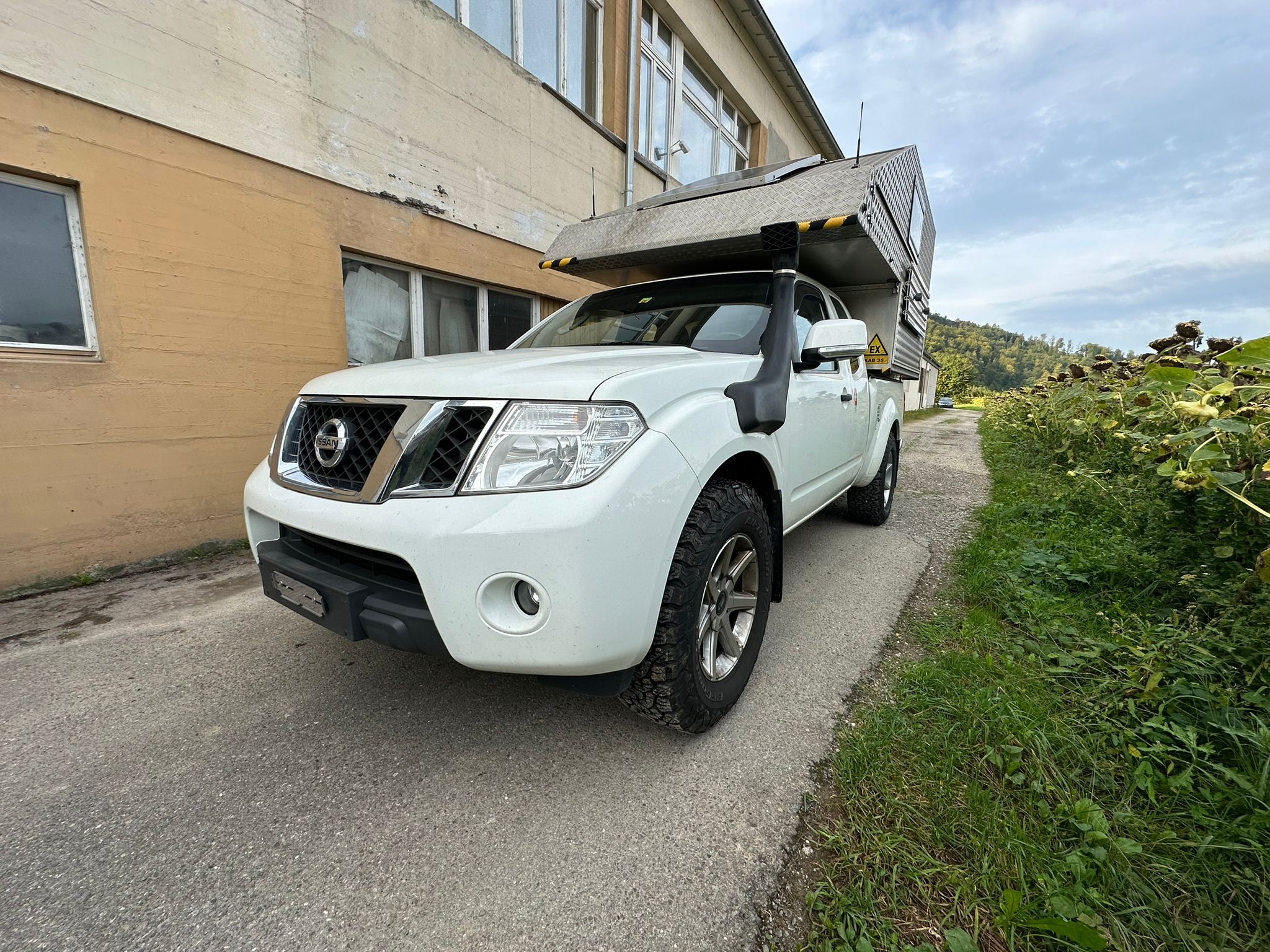 NISSAN Navara Double Cab SE 2.5 dCi 4WD