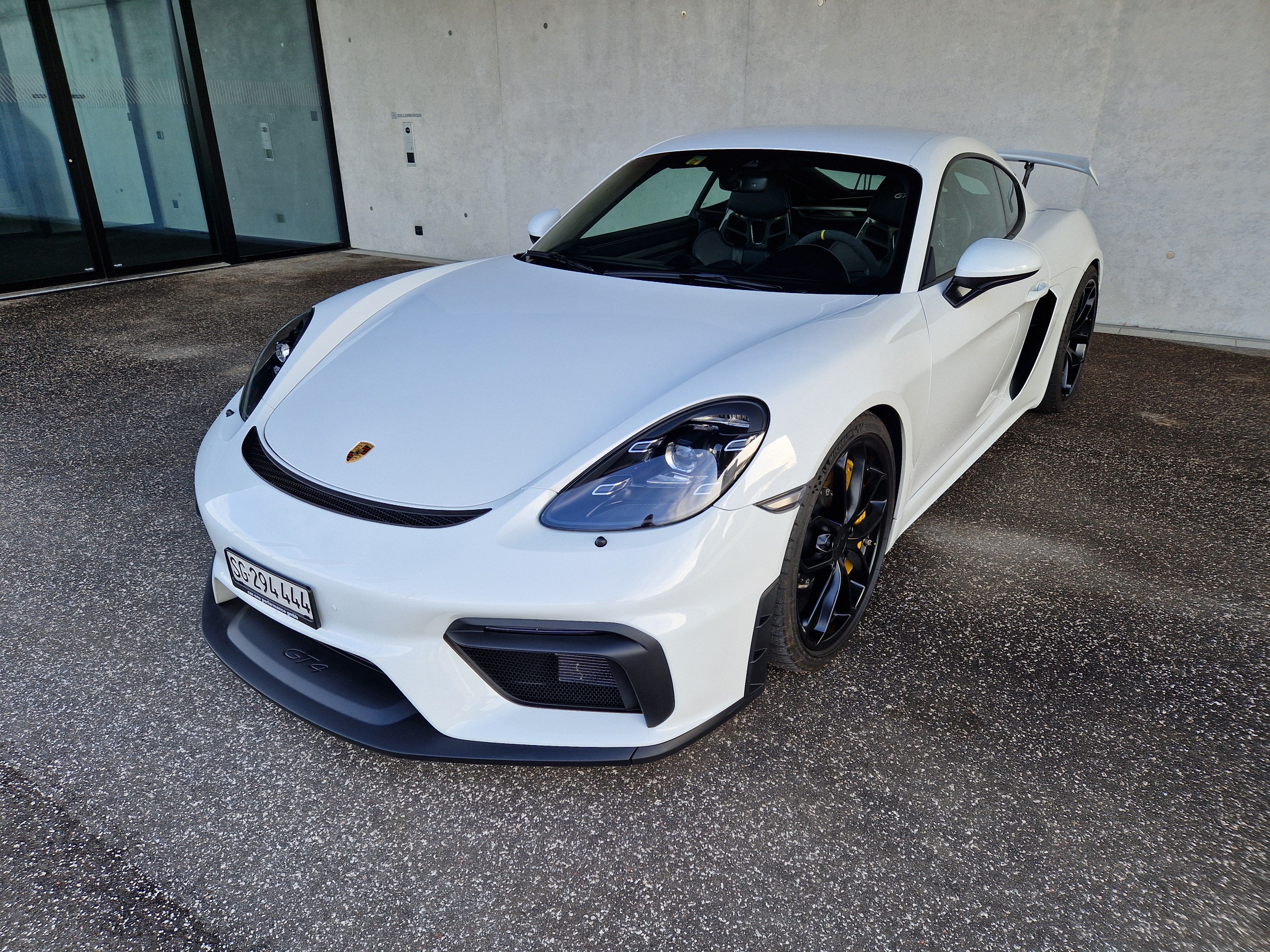 PORSCHE 718 Cayman GT4