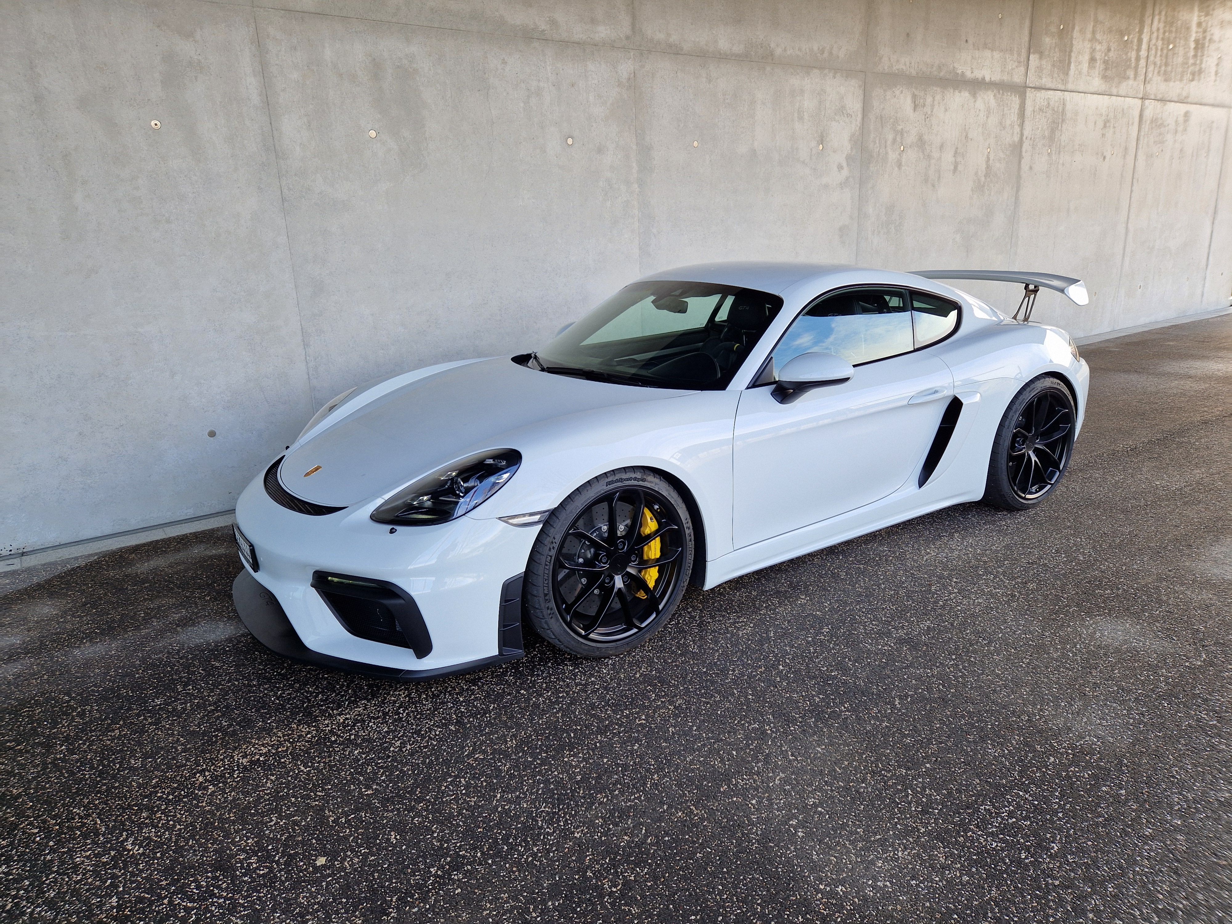 PORSCHE 718 Cayman GT4