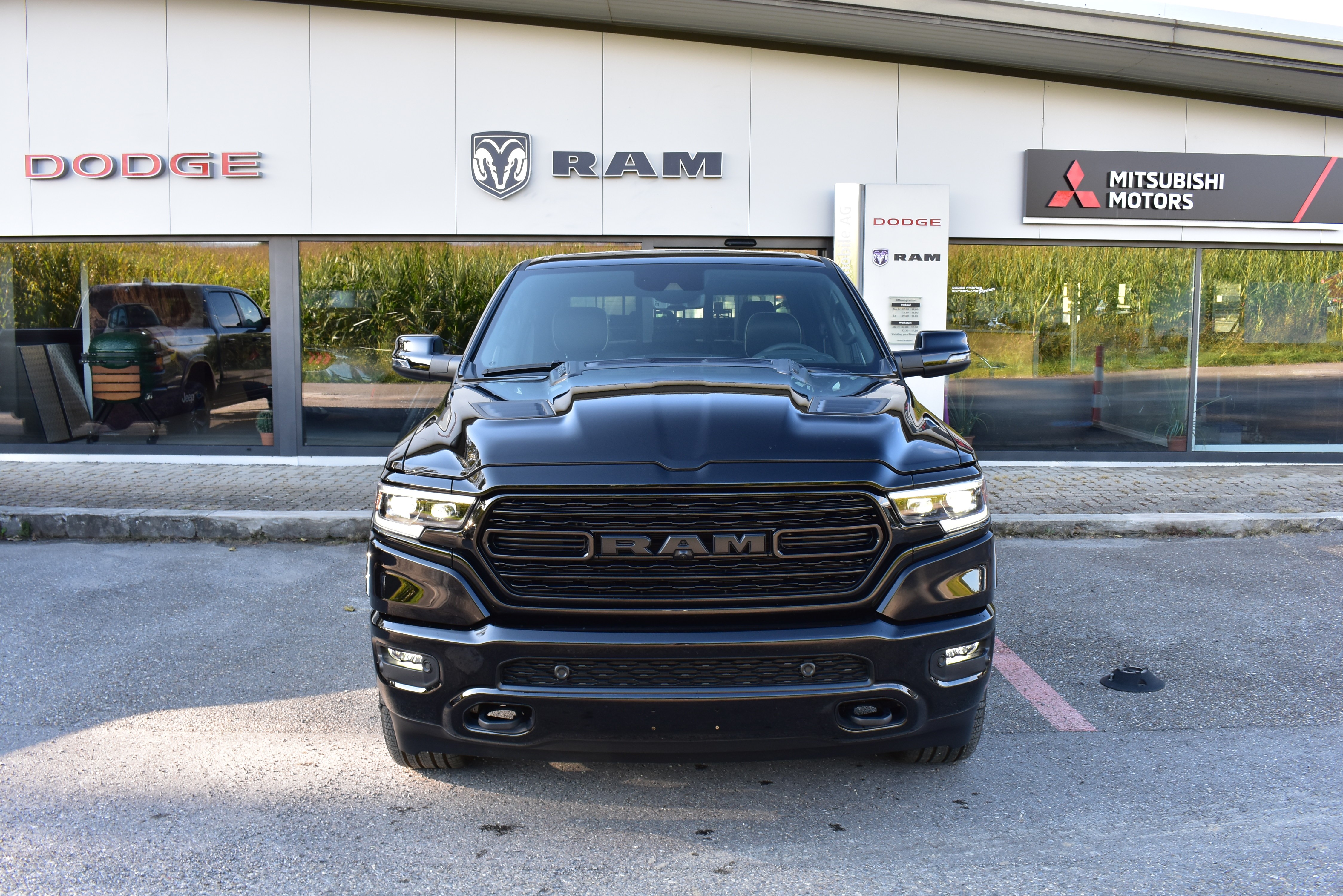 DODGE Ram 1500 Crew Cab Limited Night Edition