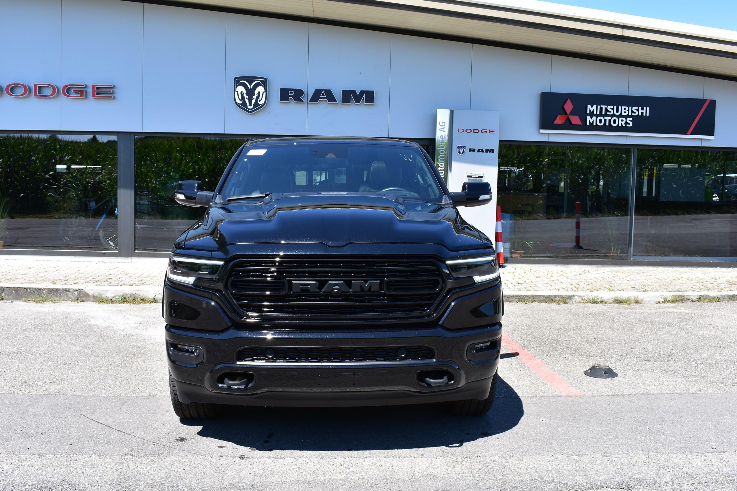 DODGE Ram 1500 Crew Cab Limited Night Edition