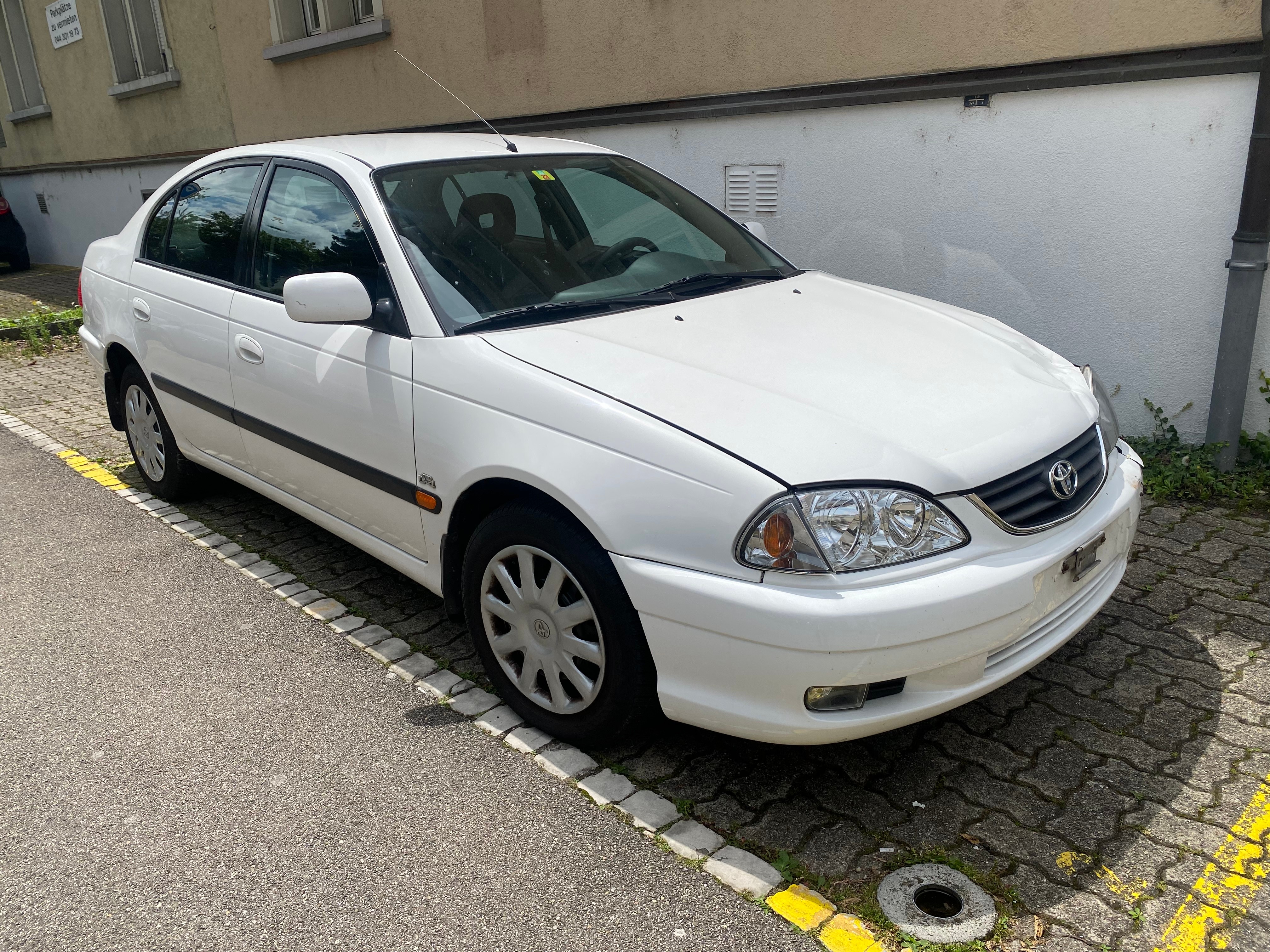 TOYOTA Avensis 2.0 VVT-i Linea Sol Sedan