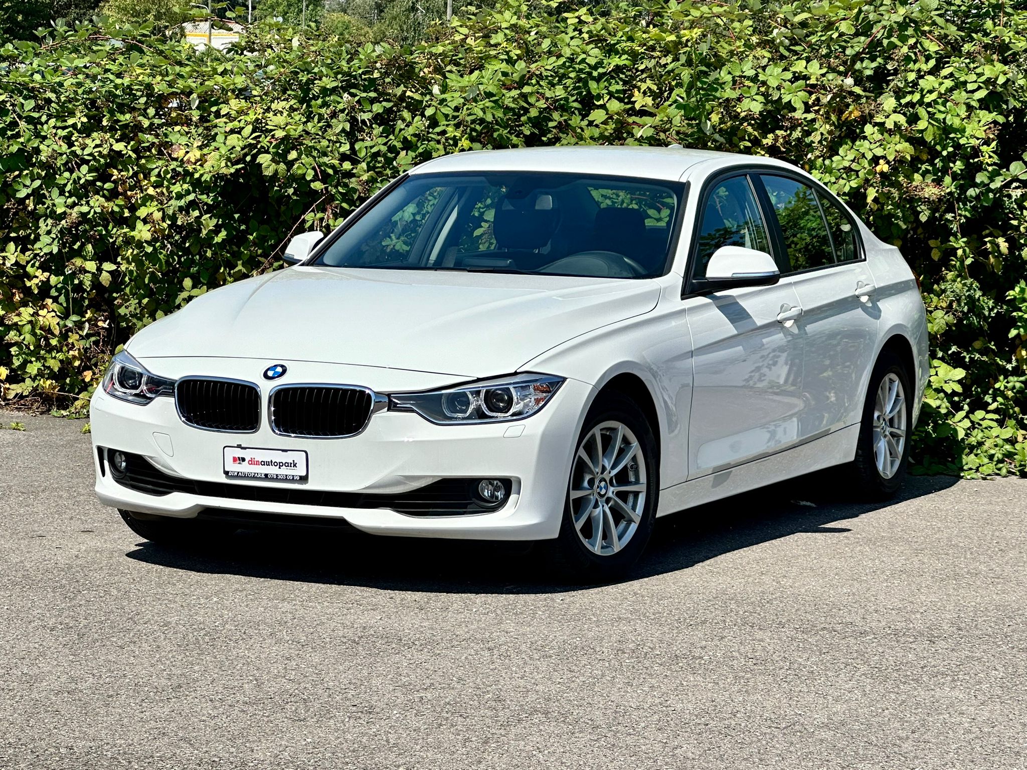 BMW 320i xDrive * CH-Fahrzeug *