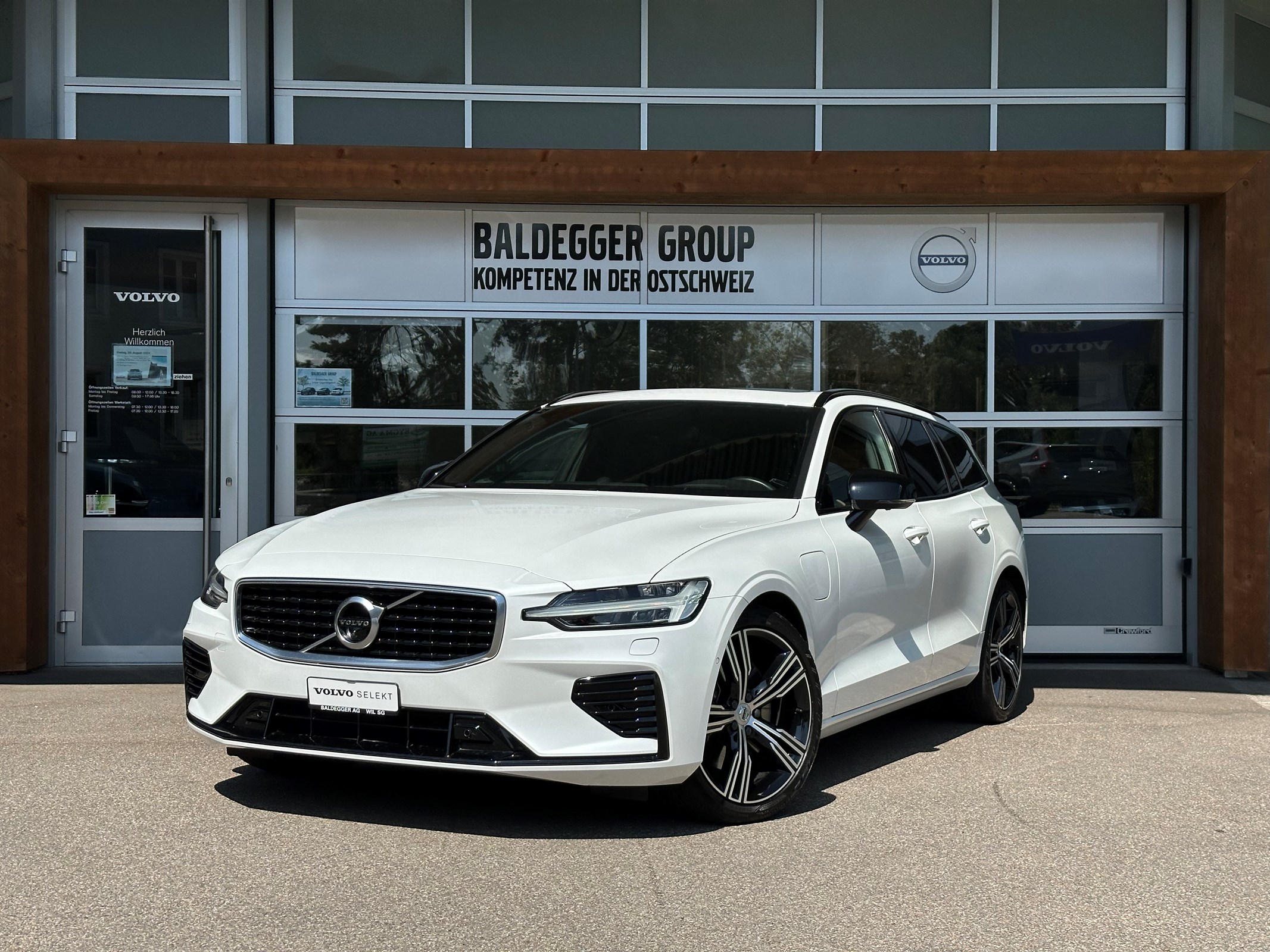 VOLVO V60 2.0 T8 TE R-Design eAWD