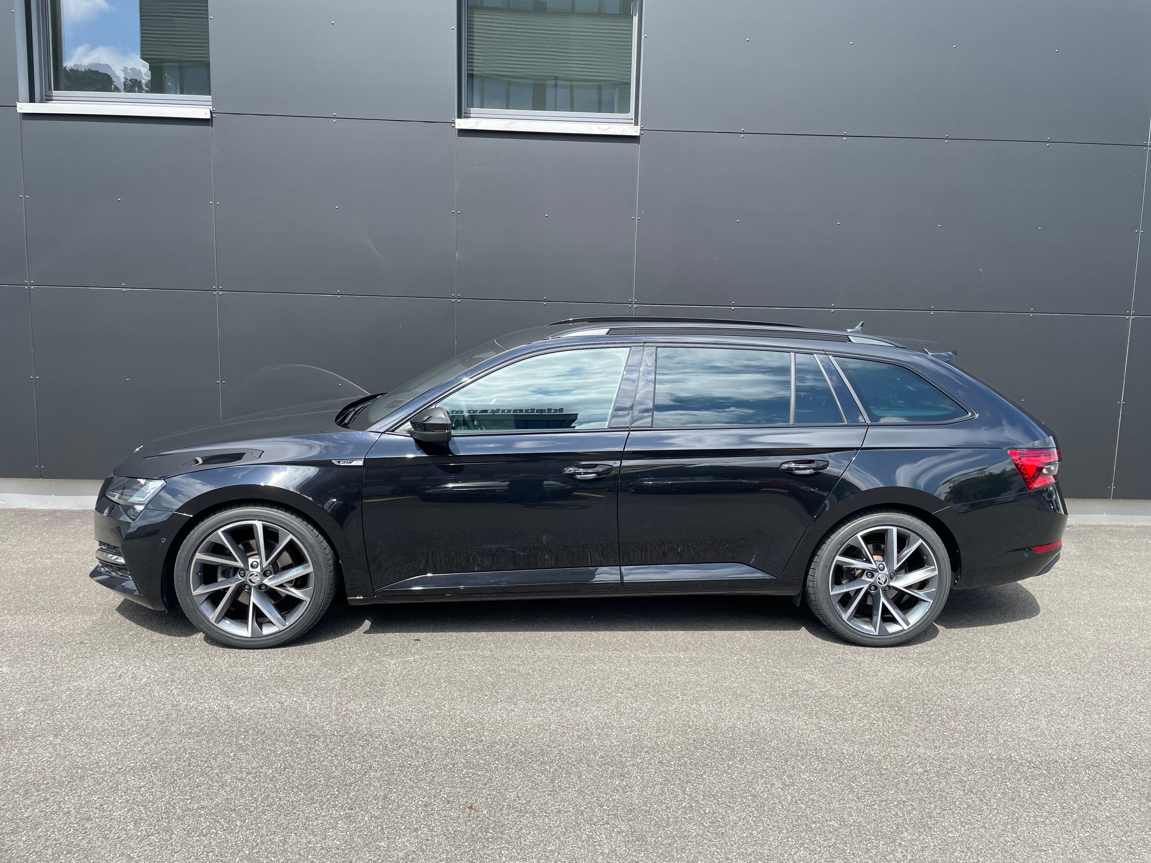 SKODA Superb Combi 2.0 TDi SportLine 4x4 DSG