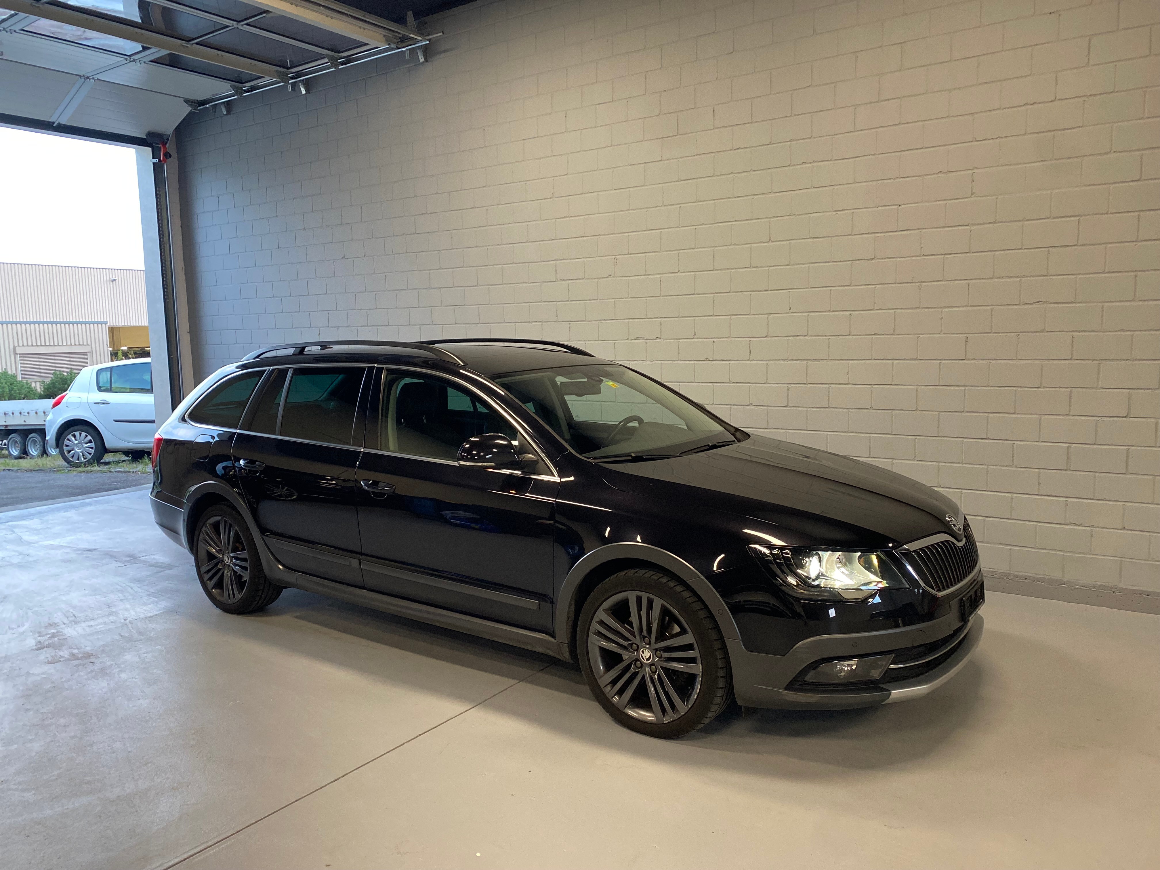 SKODA Superb Combi 2.0 TDi Active 4x4 DSG