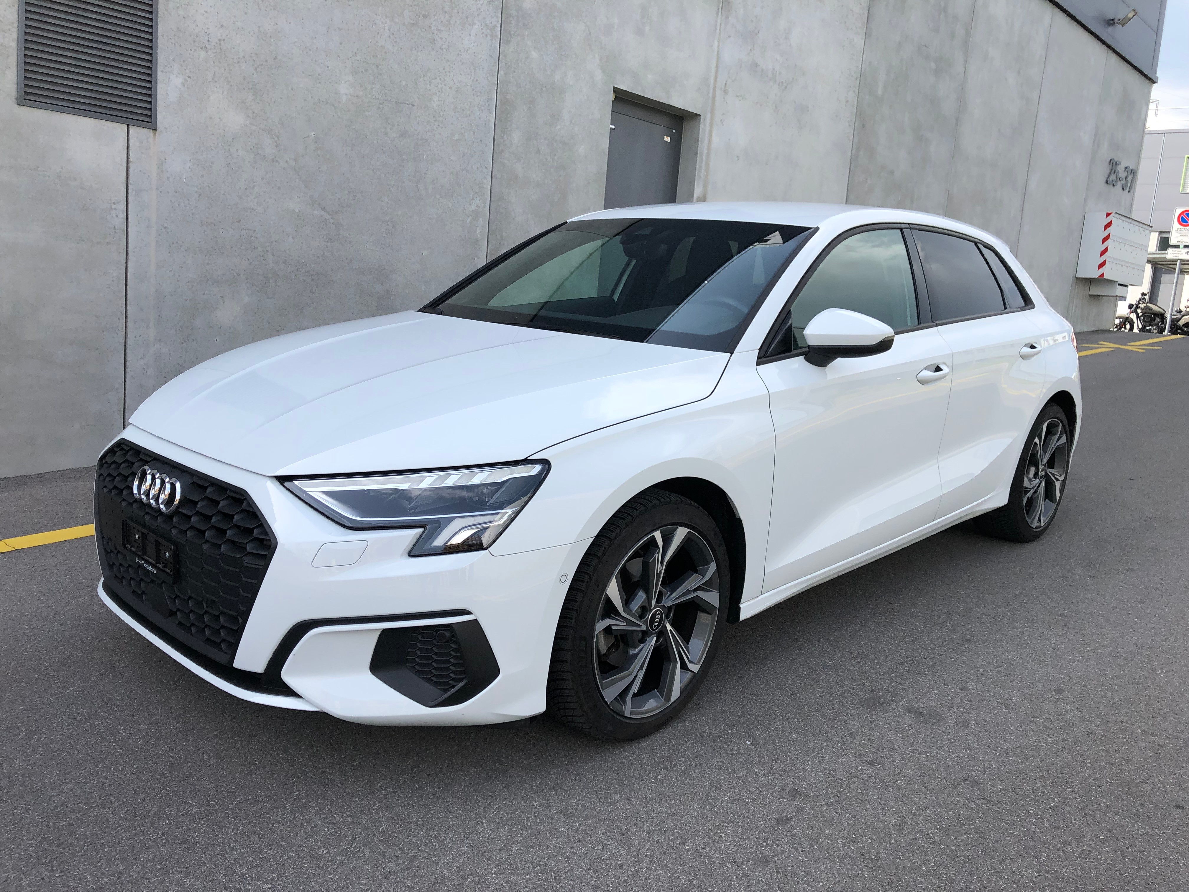 AUDI A3 Sportback 35 TFSI S line(13)(M)