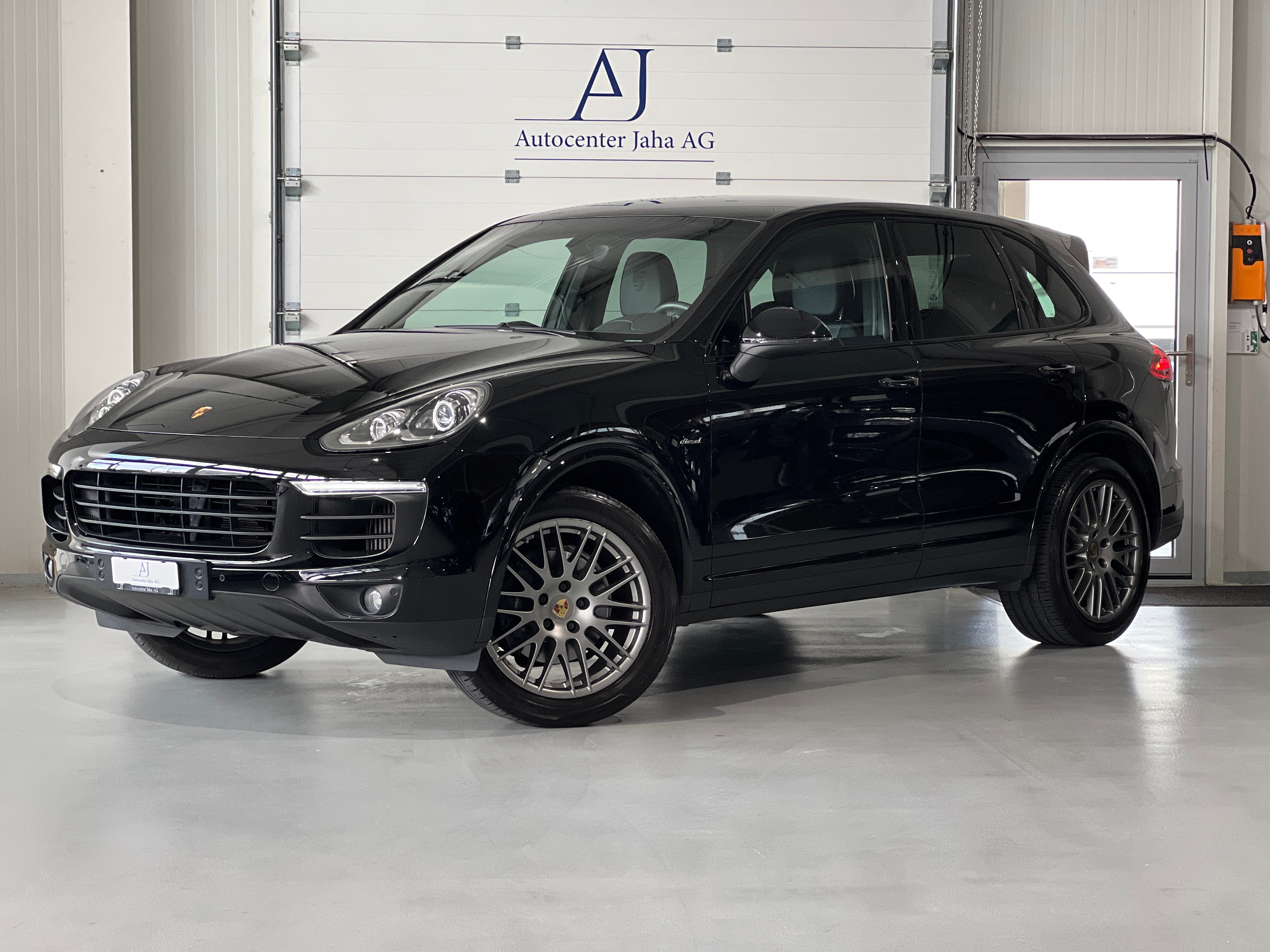 PORSCHE Cayenne Diesel Platinum Edition