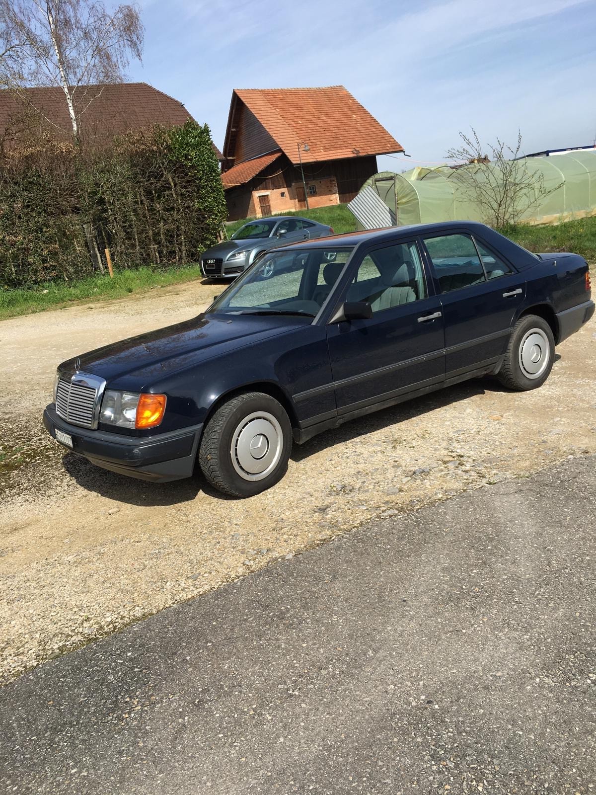 MERCEDES-BENZ E