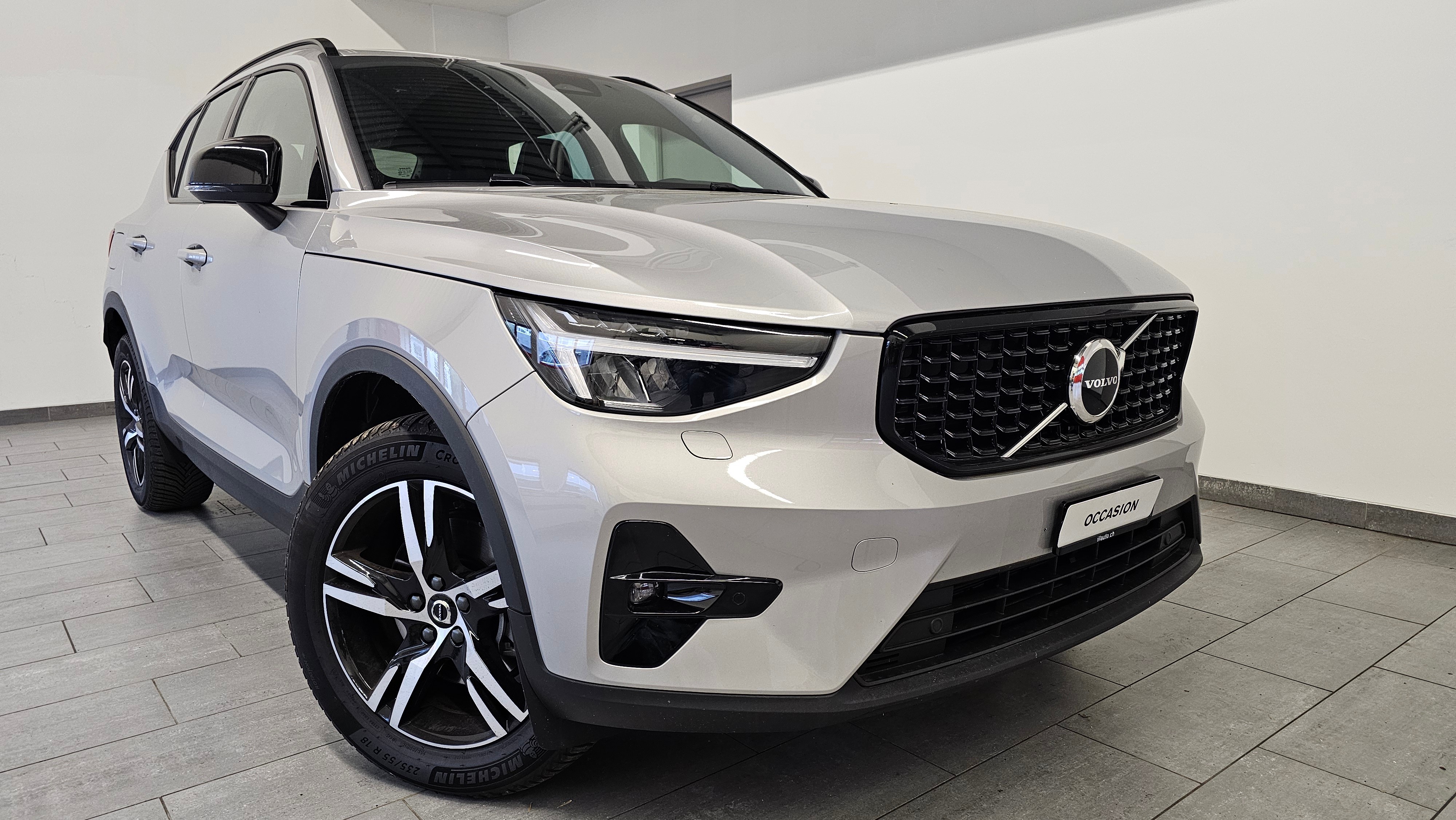 VOLVO XC40 B3 Benzin Mild Hybrid Plus Dark DCT