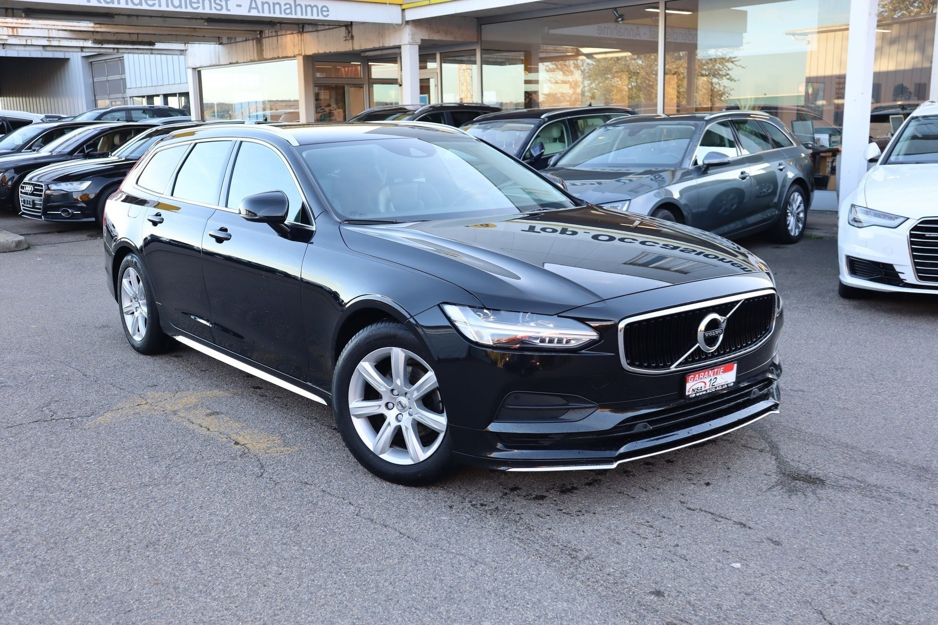 VOLVO V90 D4 AWD Momentum Geartronic ** Voll-Leder Ausstattung ** Gr-Navi mit RF-Kamera **