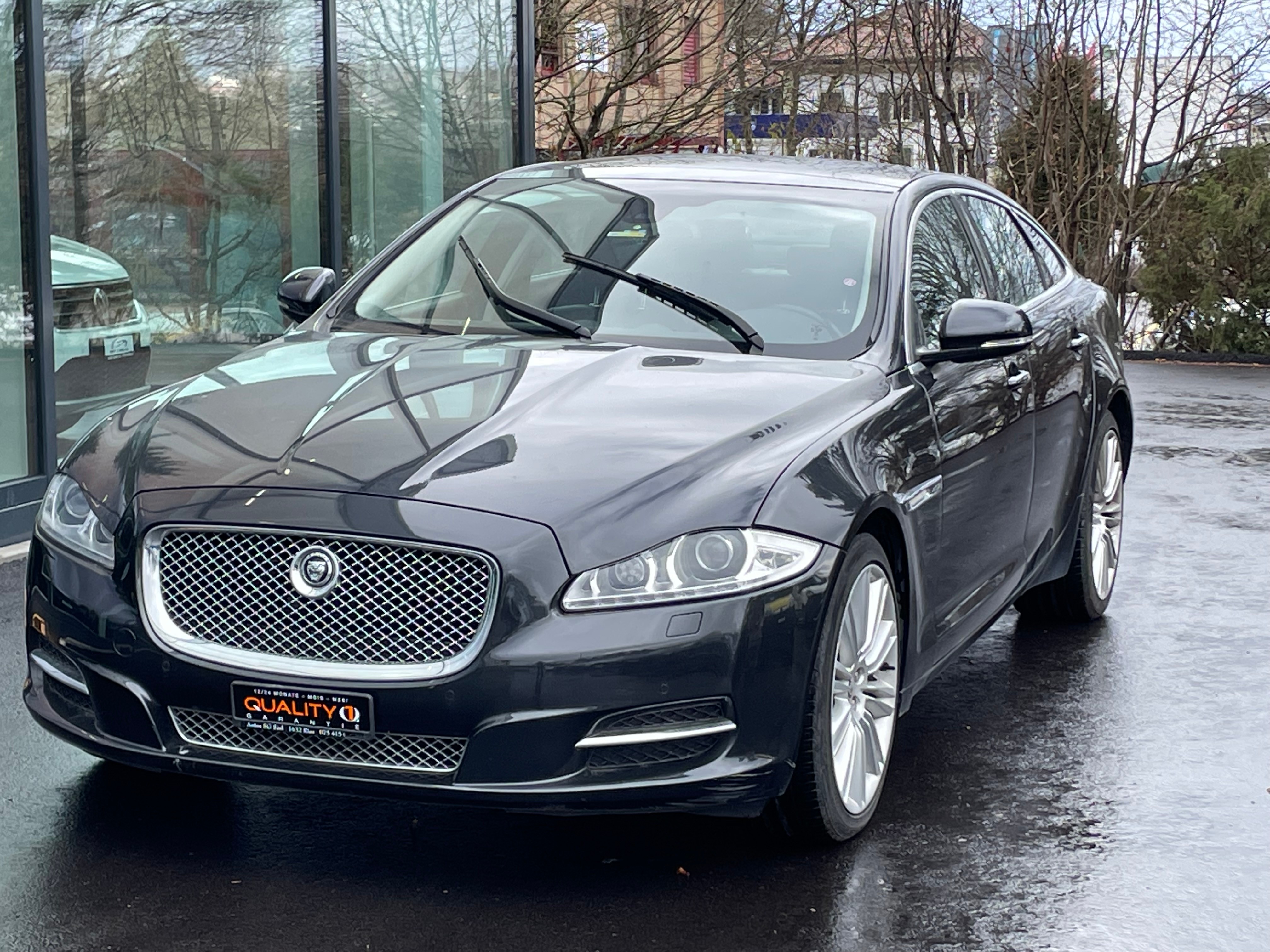 JAGUAR XJ 3.0 V6 S/C Premium Luxury Automatic AWD