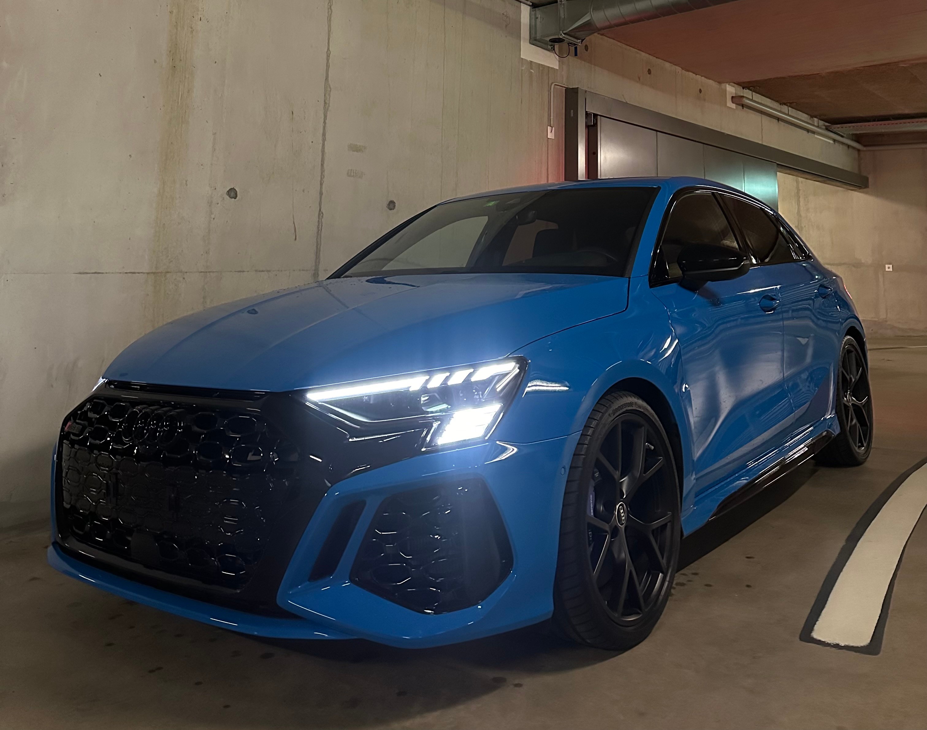 AUDI RS3 Sportback 2.5 TSI quattro Turboblau