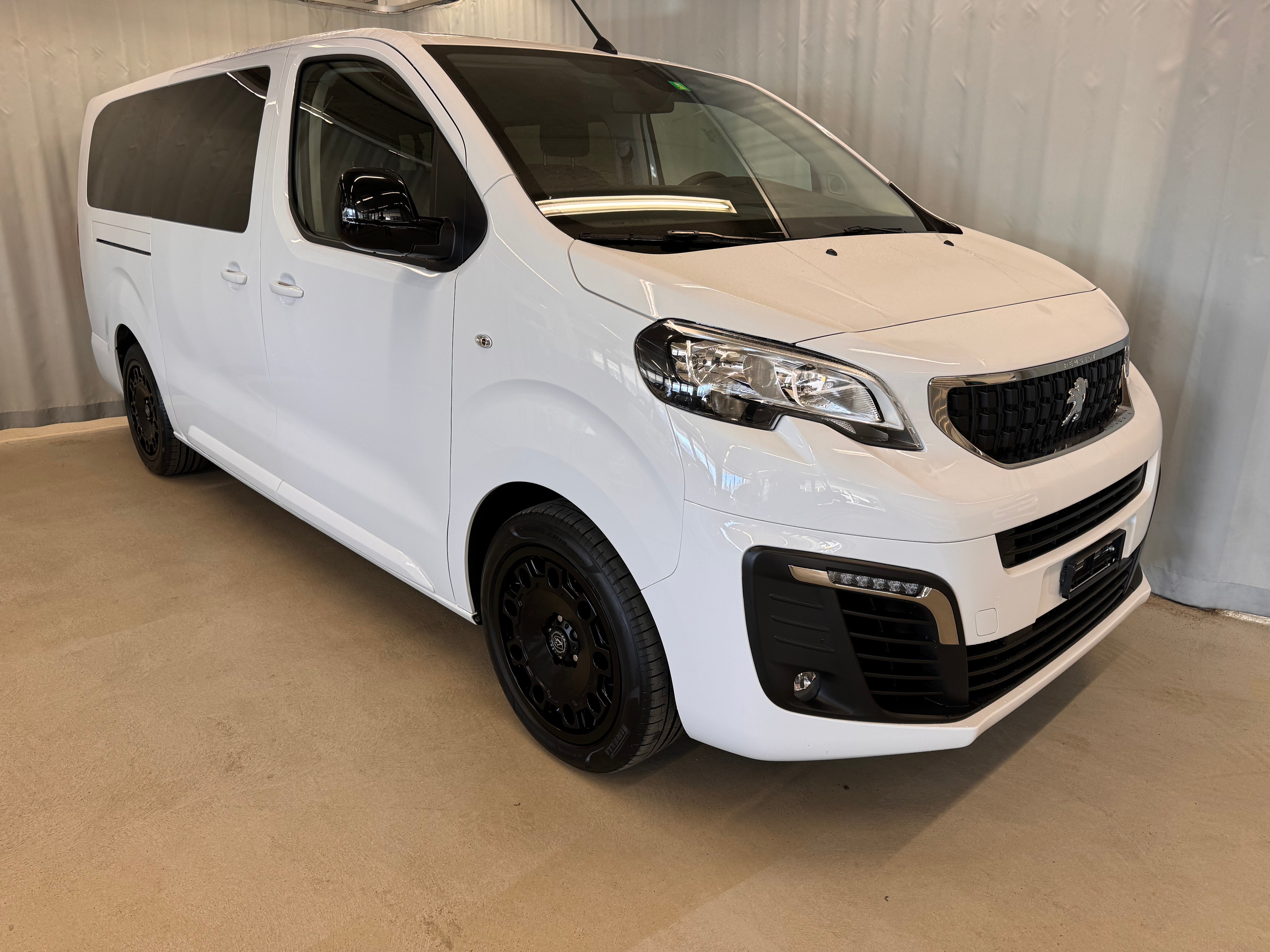 PEUGEOT Traveller 2.0 BlueHDi Business Lang EAT8