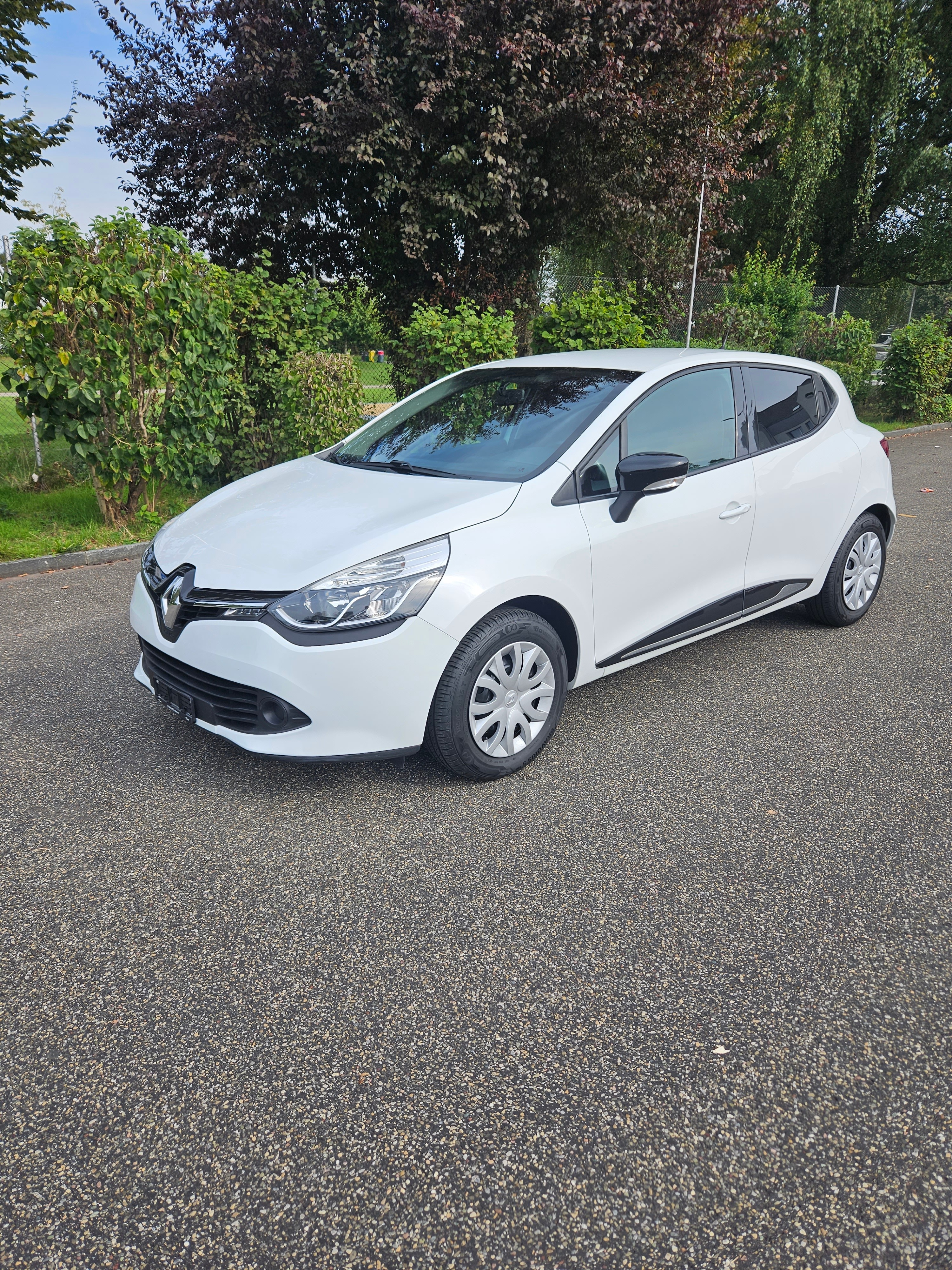 RENAULT Clio 0.9 12V Swiss Edition