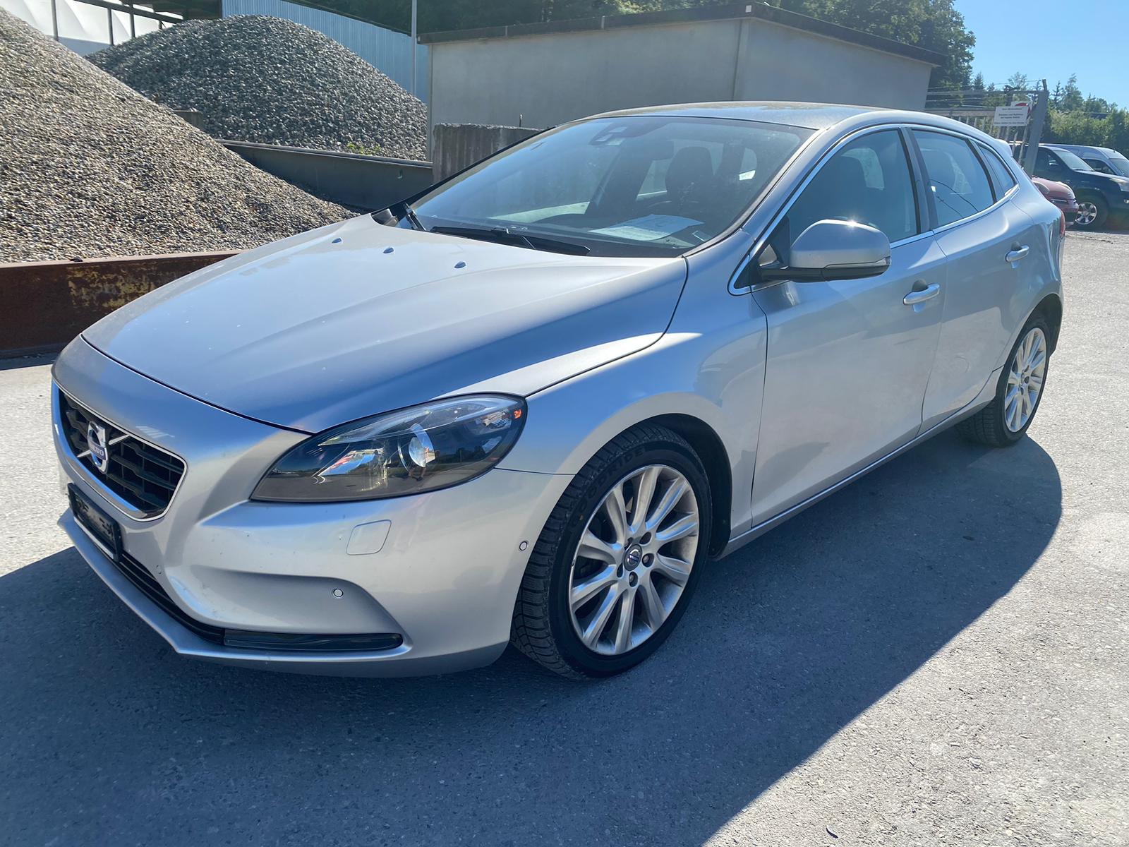 VOLVO V40 D3 Summum Geartronic