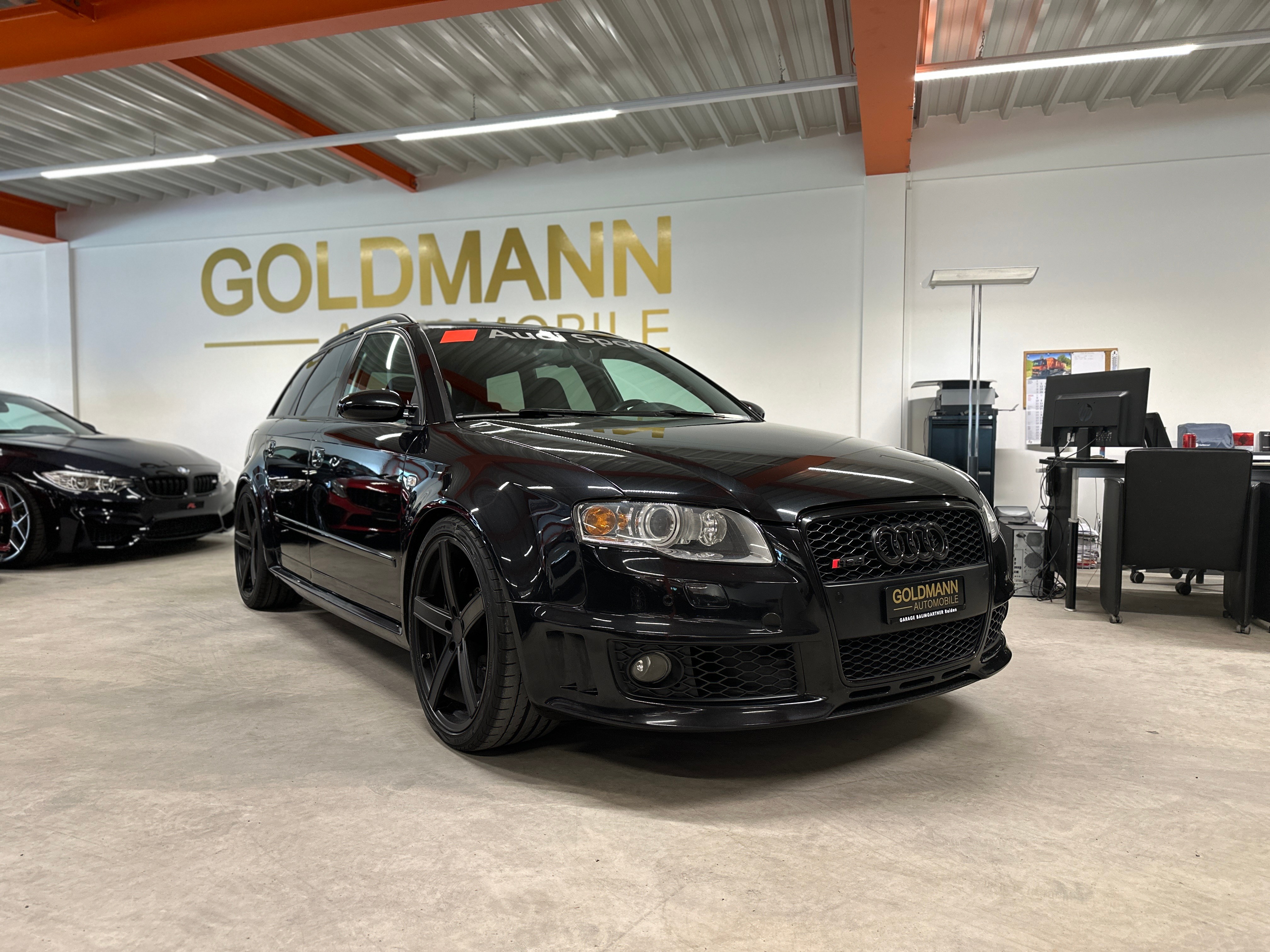 AUDI RS4 Avant 4.2 V8 quattro