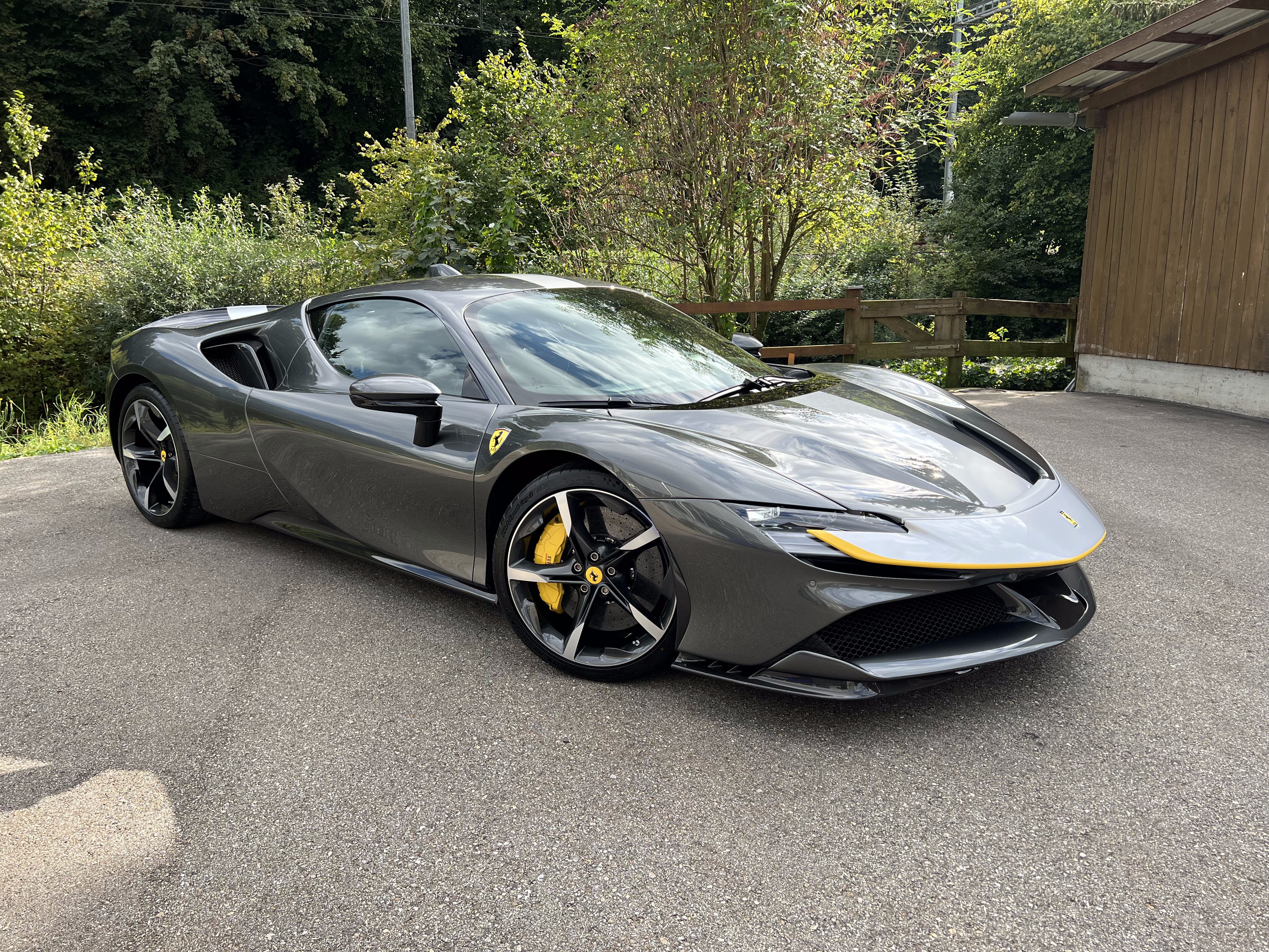 FERRARI SF90 Stradale