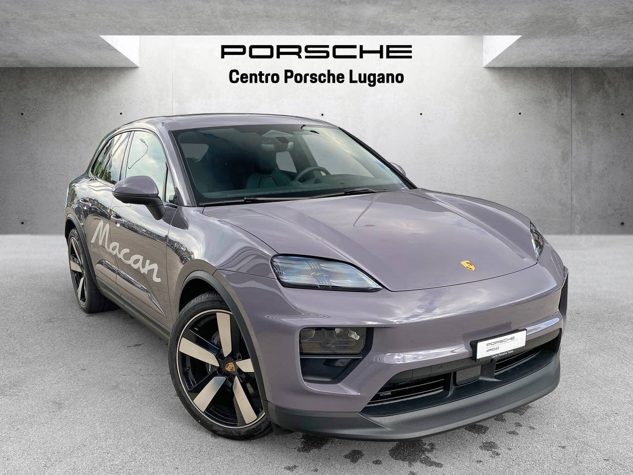 PORSCHE MACAN 4