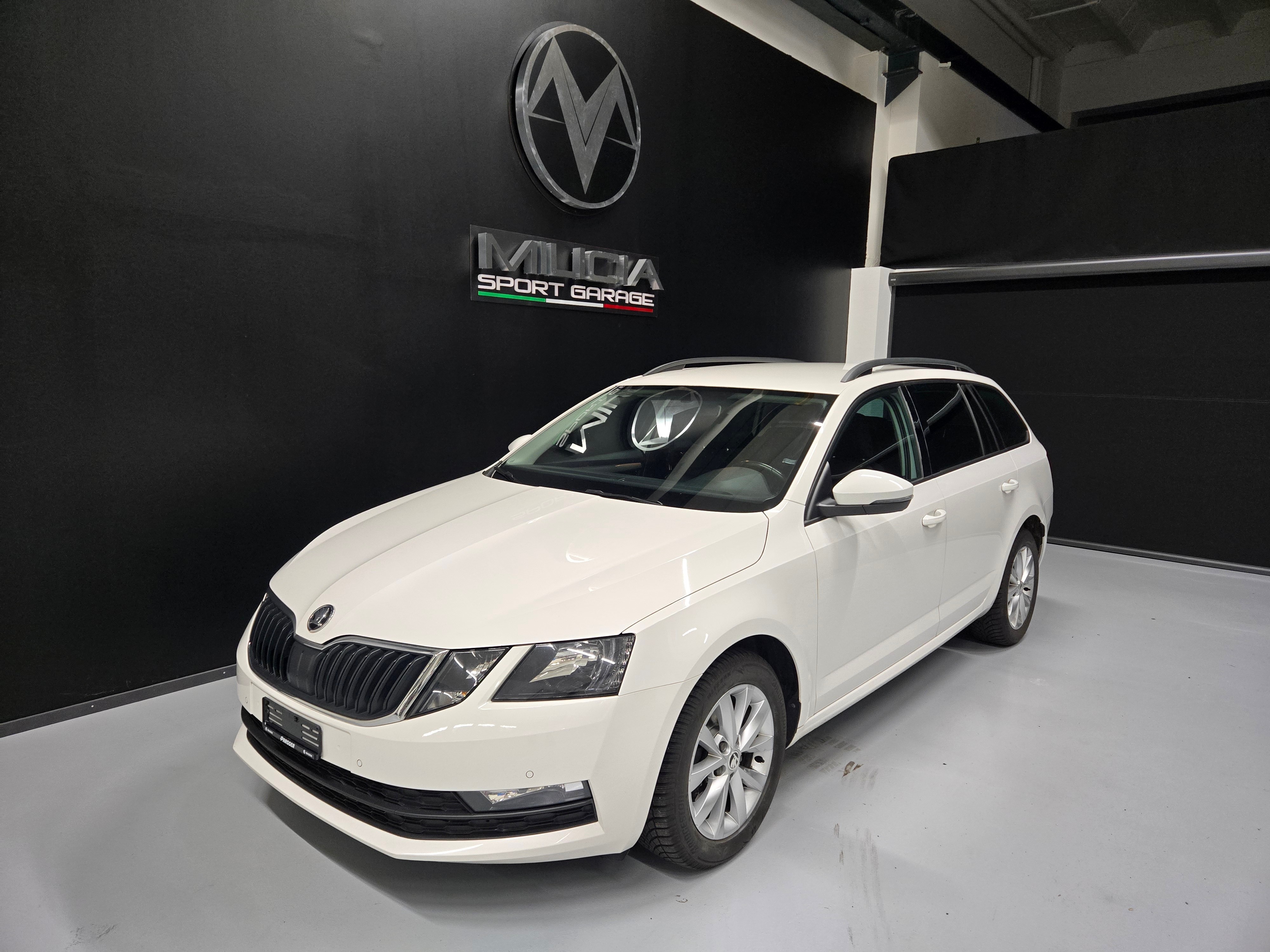 SKODA Octavia Combi 2.0 TDI Ambition 4x4 DSG // AHK