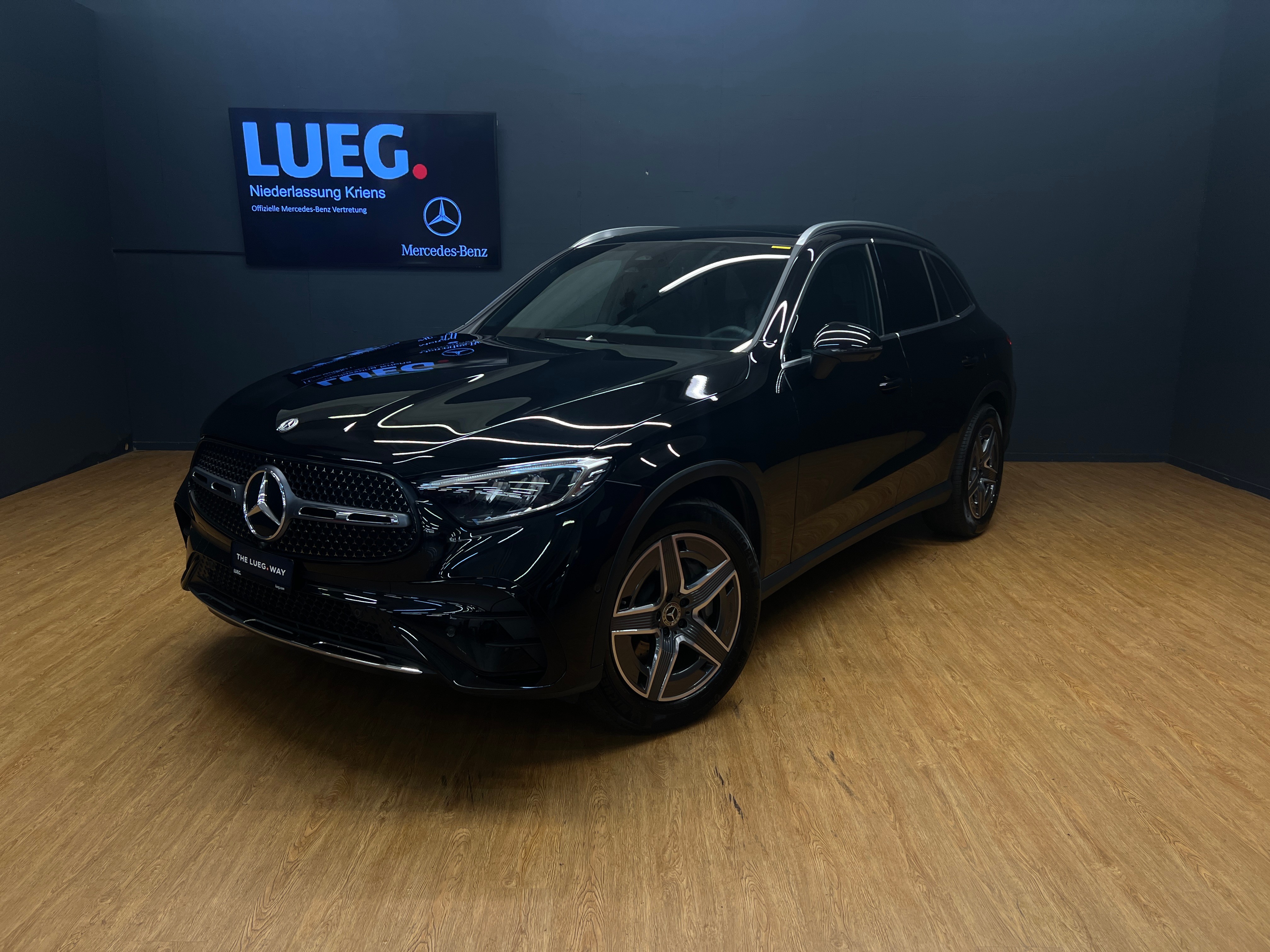 MERCEDES-BENZ GLC 300 4M - AMG - 360 Grad Kamera / AHK / Panorama-Dach / Memory / Lenkradheizung