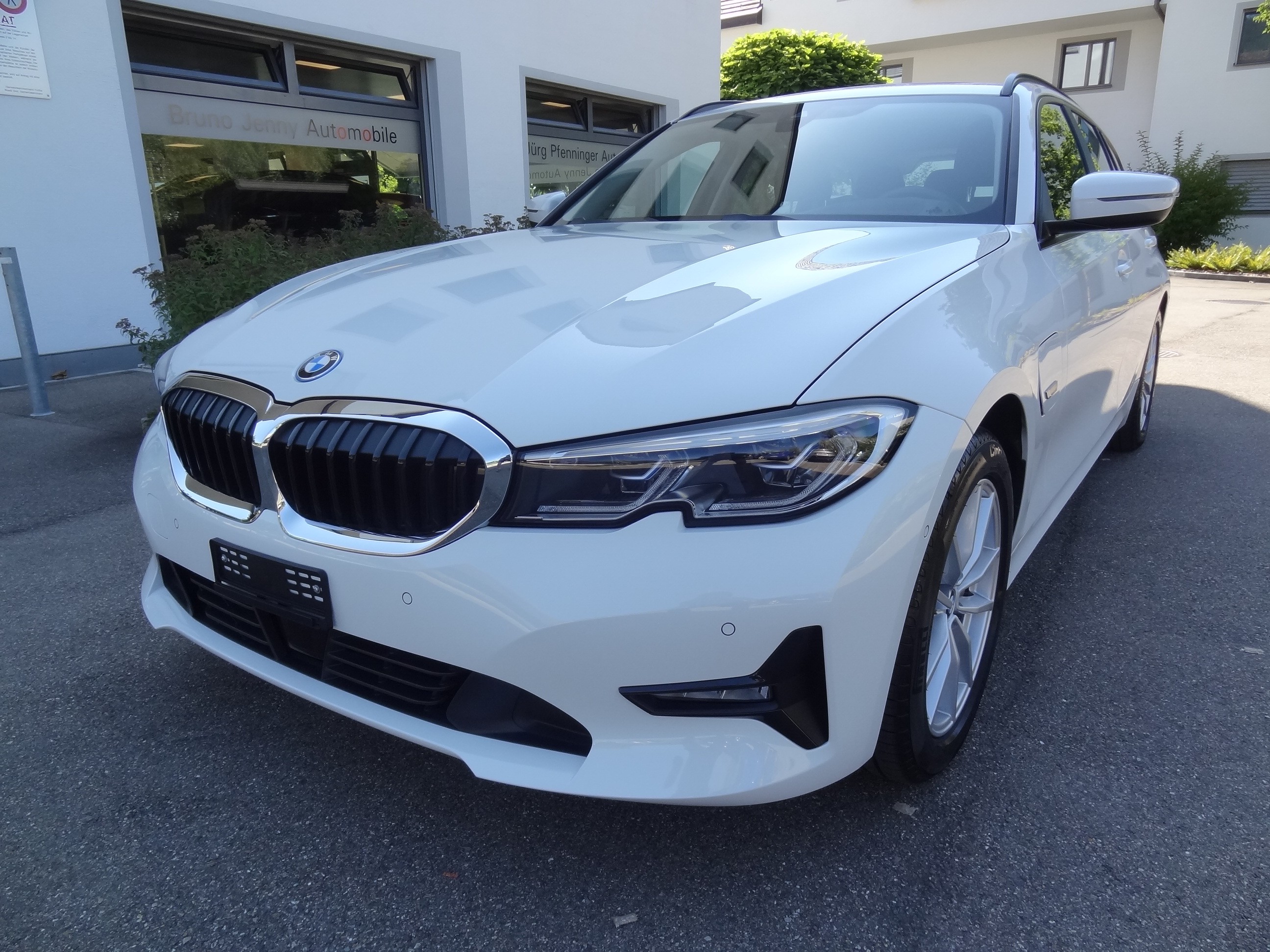 BMW 330e x DriveTouring Steptronic