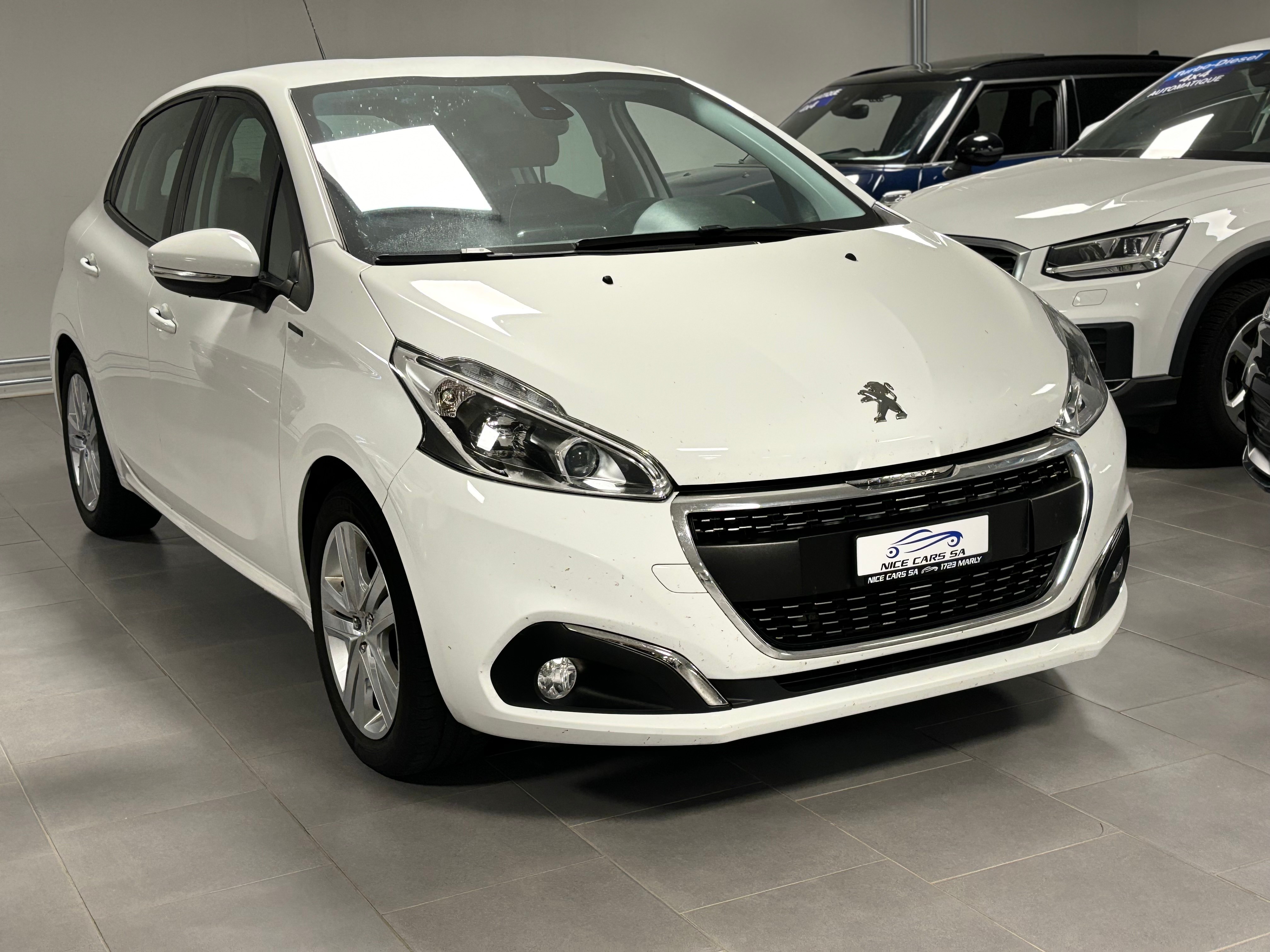 PEUGEOT 208 1.2 PureTech Signature