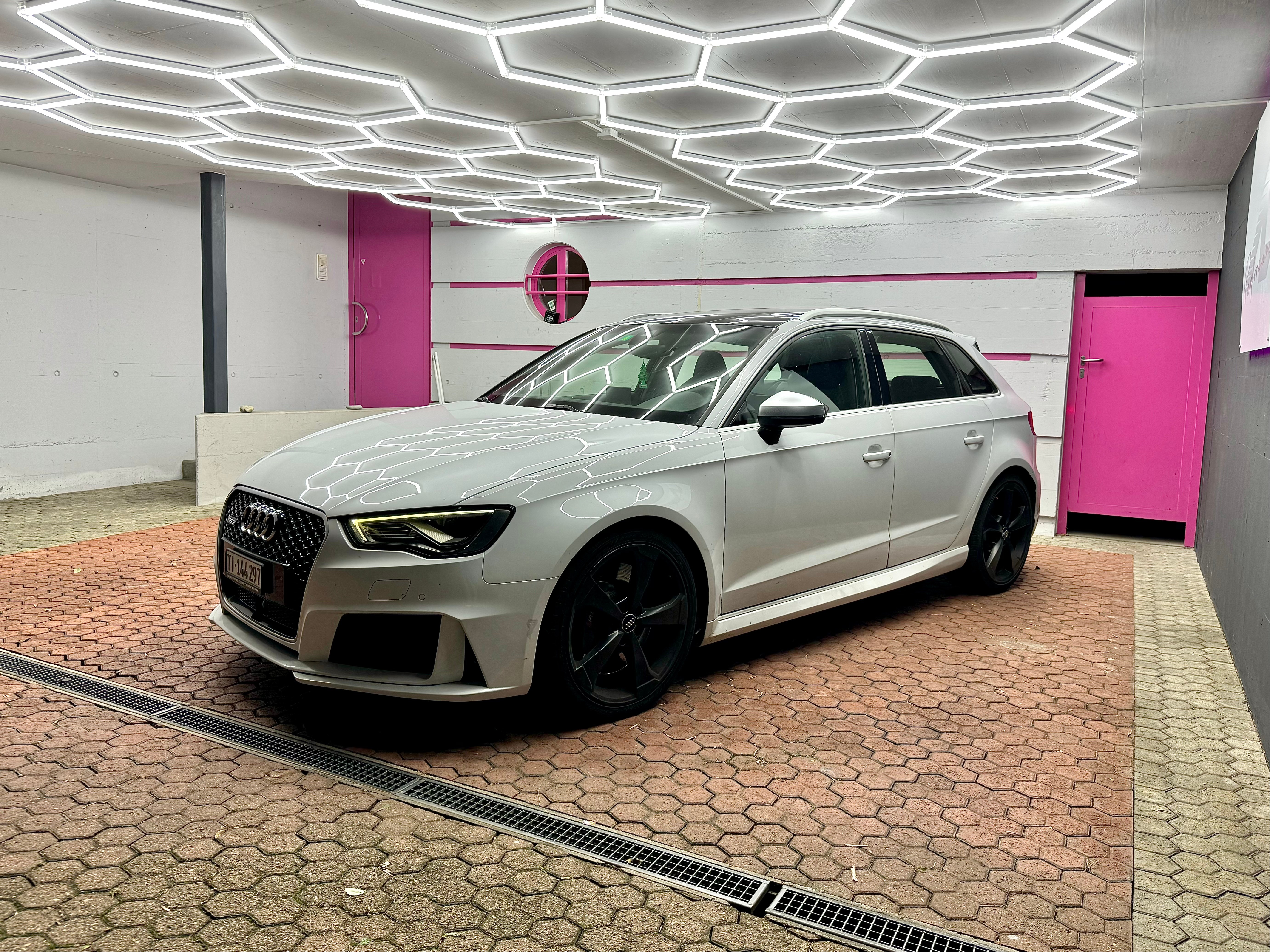 AUDI RS3 2.5 TSI quattro S-tronic