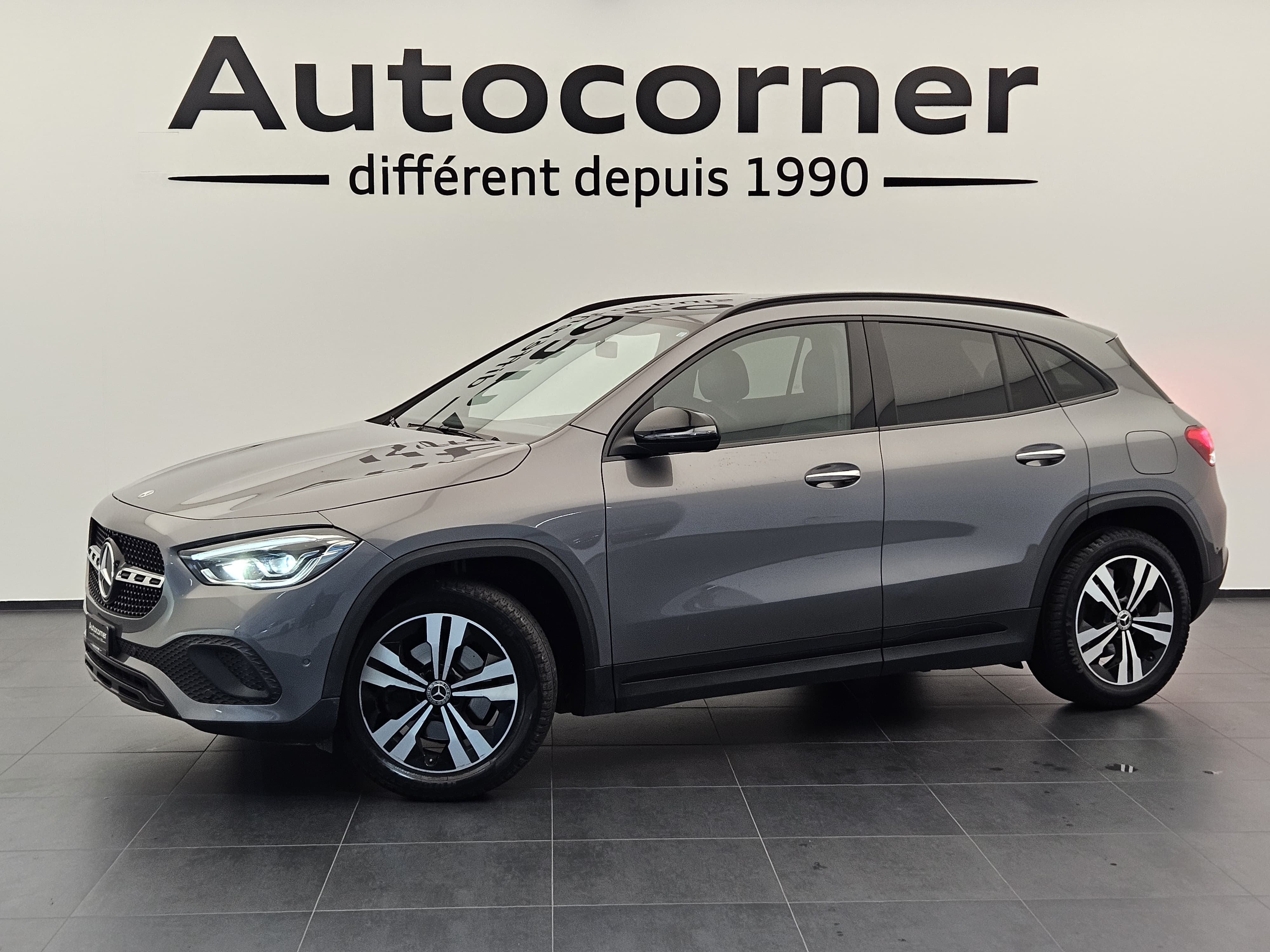 MERCEDES-BENZ GLA 200 Progressive 7G-DCT