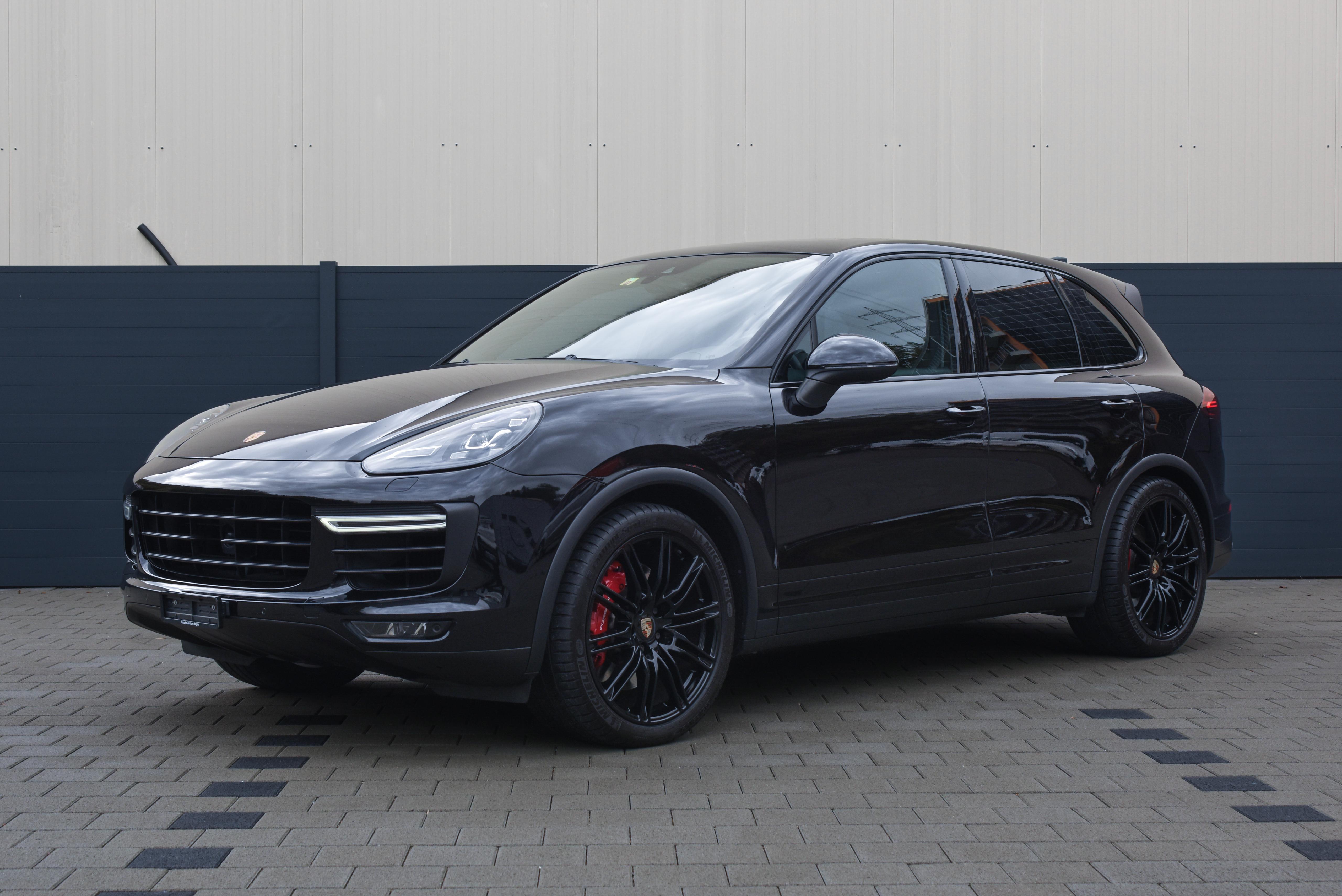 PORSCHE Cayenne Turbo