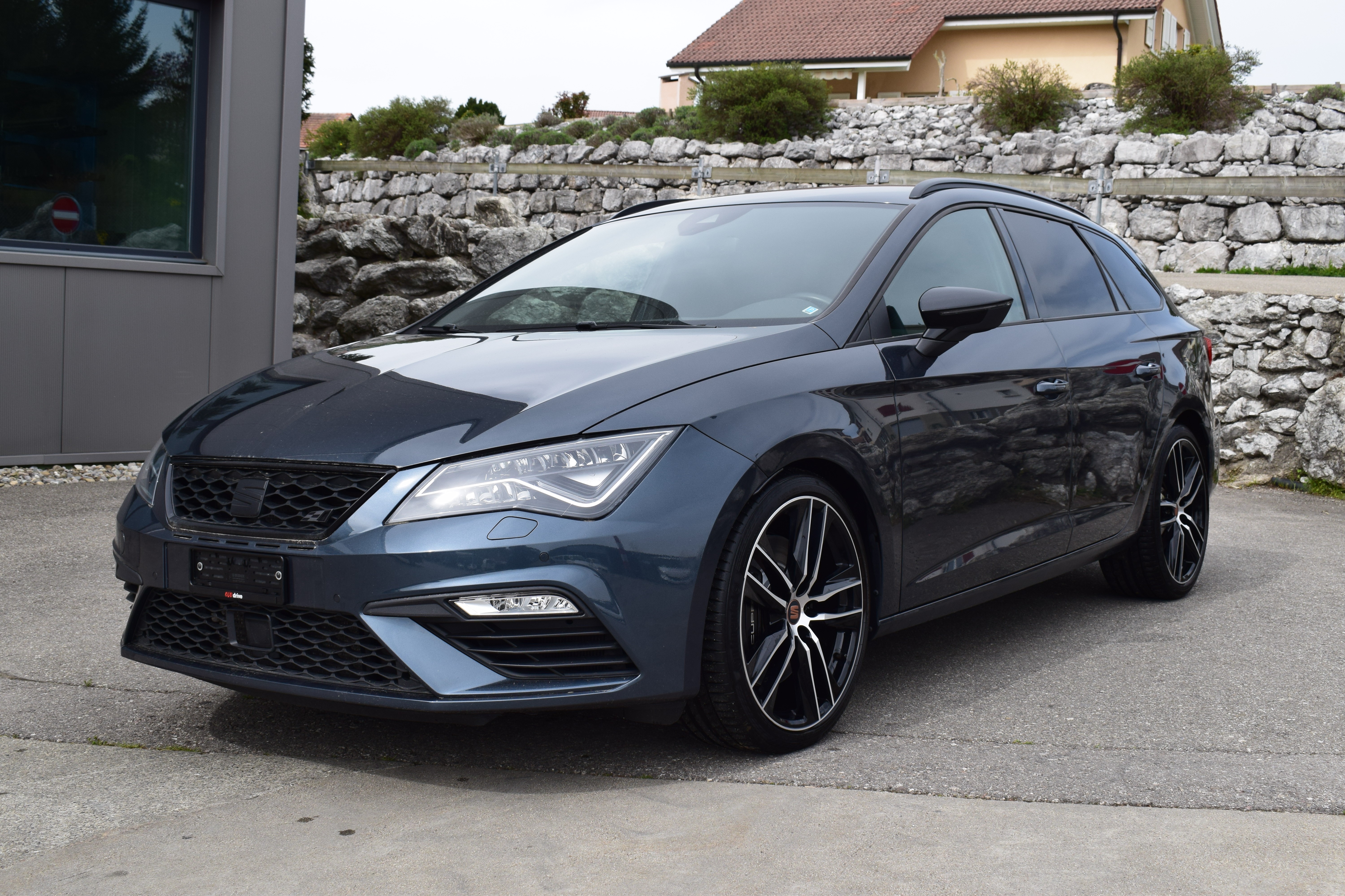 SEAT Leon ST 2.0 TSI Swiss Cupra 300 4 Drive DSG