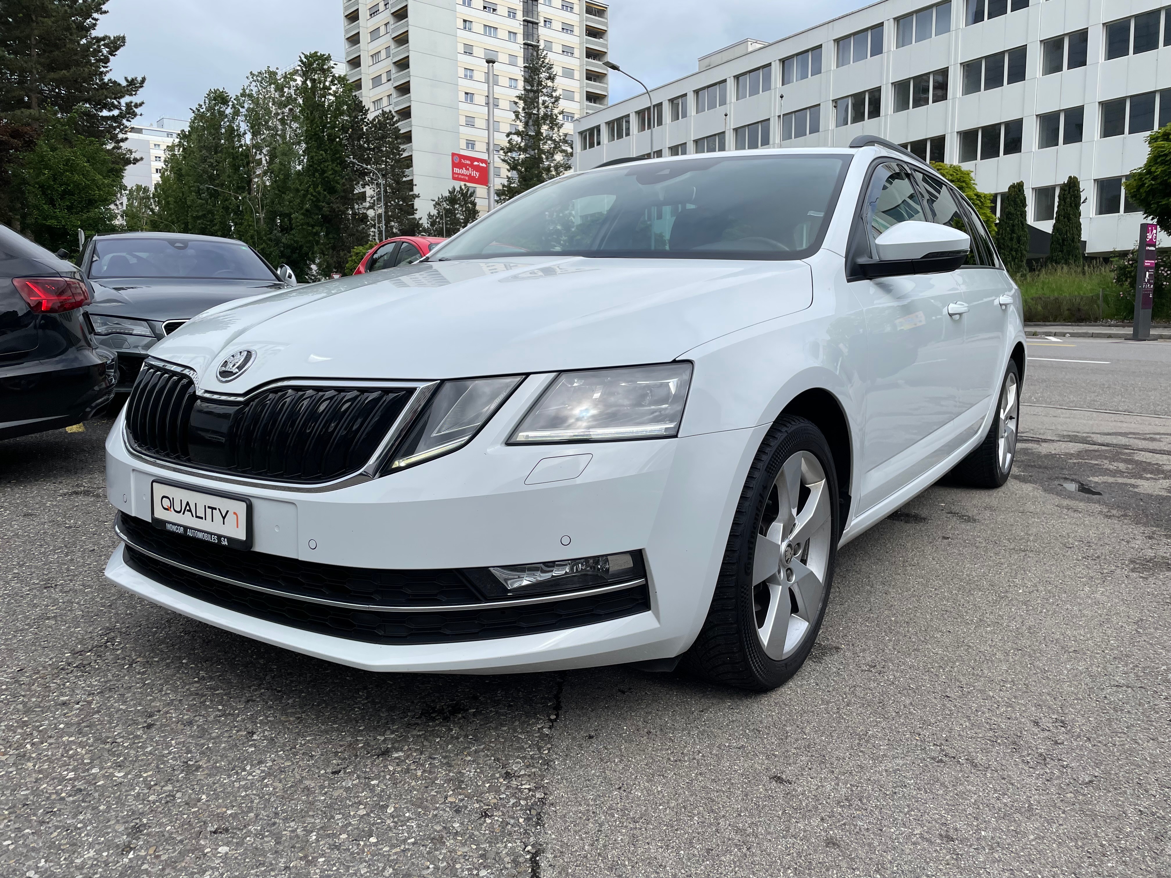 SKODA Octavia Combi 2.0 TDI Ambition DSG