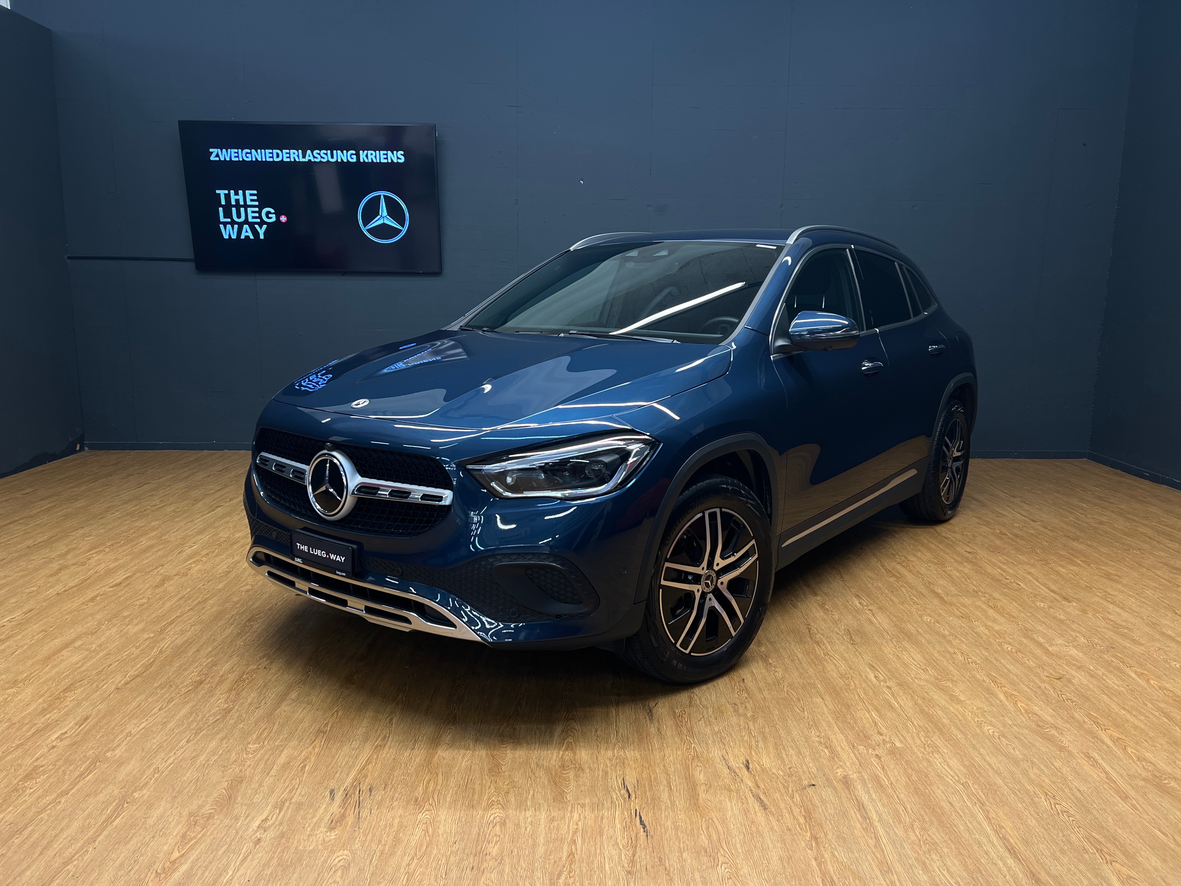 MERCEDES-BENZ GLA 200 - DISTRONIC / Rückfahrkamera / Ambiente-Licht / Soundsystem