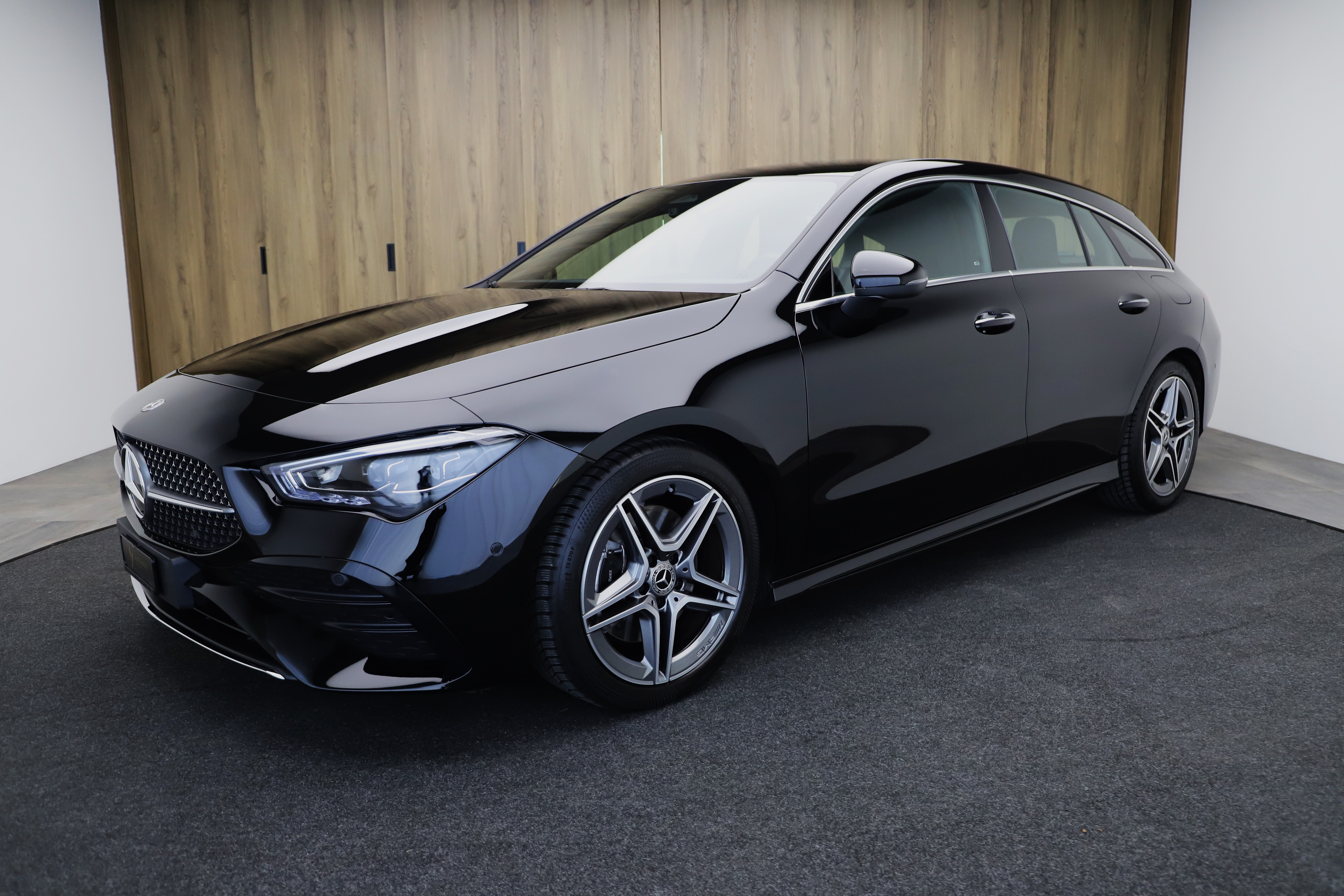 MERCEDES-BENZ CLA Shooting Brake 200 AMG Line 7G-DCT Facelift