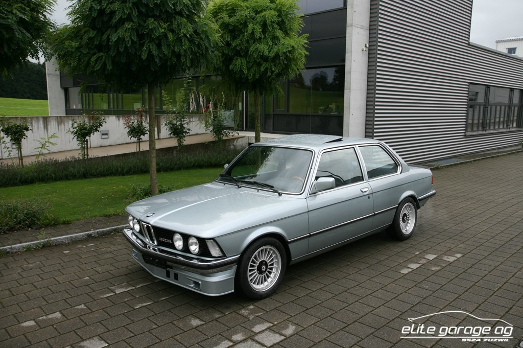 BMW 323 i