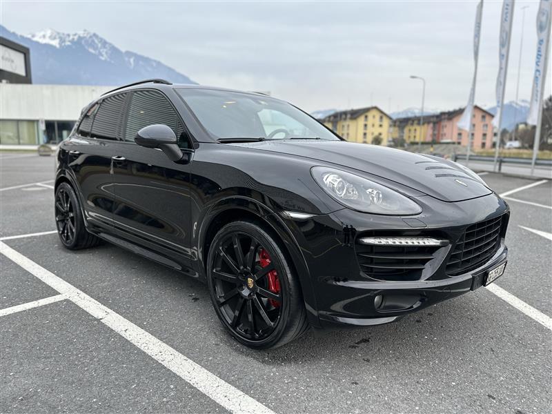 PORSCHE Cayenne GTS